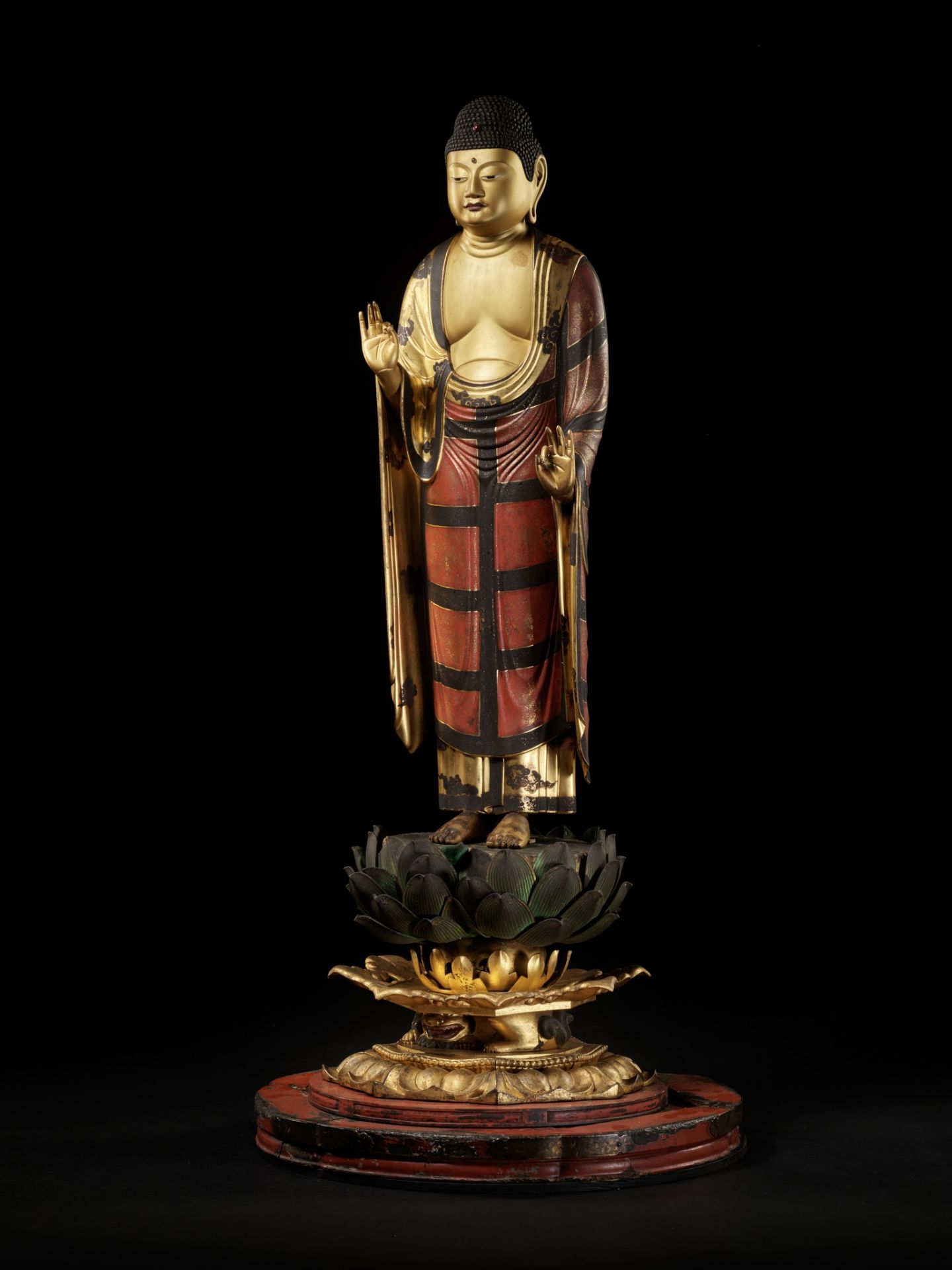 A VERY LARGE GILT AND LACQUERED ANNAMI SCHOOL WOOD FIGURE OF AMIDA NYORAI - Image 7 of 12