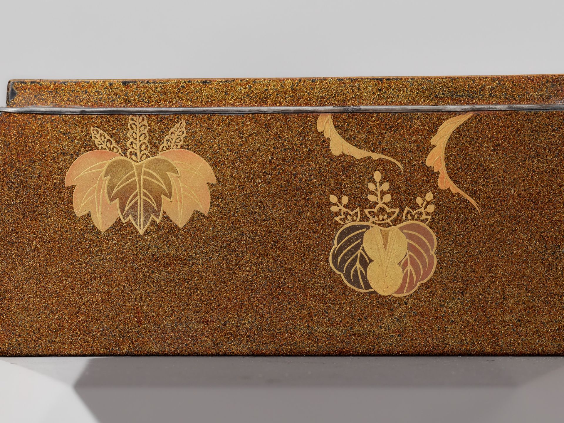 A RARE LACQUER BUNKO (DOCUMENT BOX) WITH INTEGRATED SUZURIBAKO (WRITING BOX) - Image 8 of 11