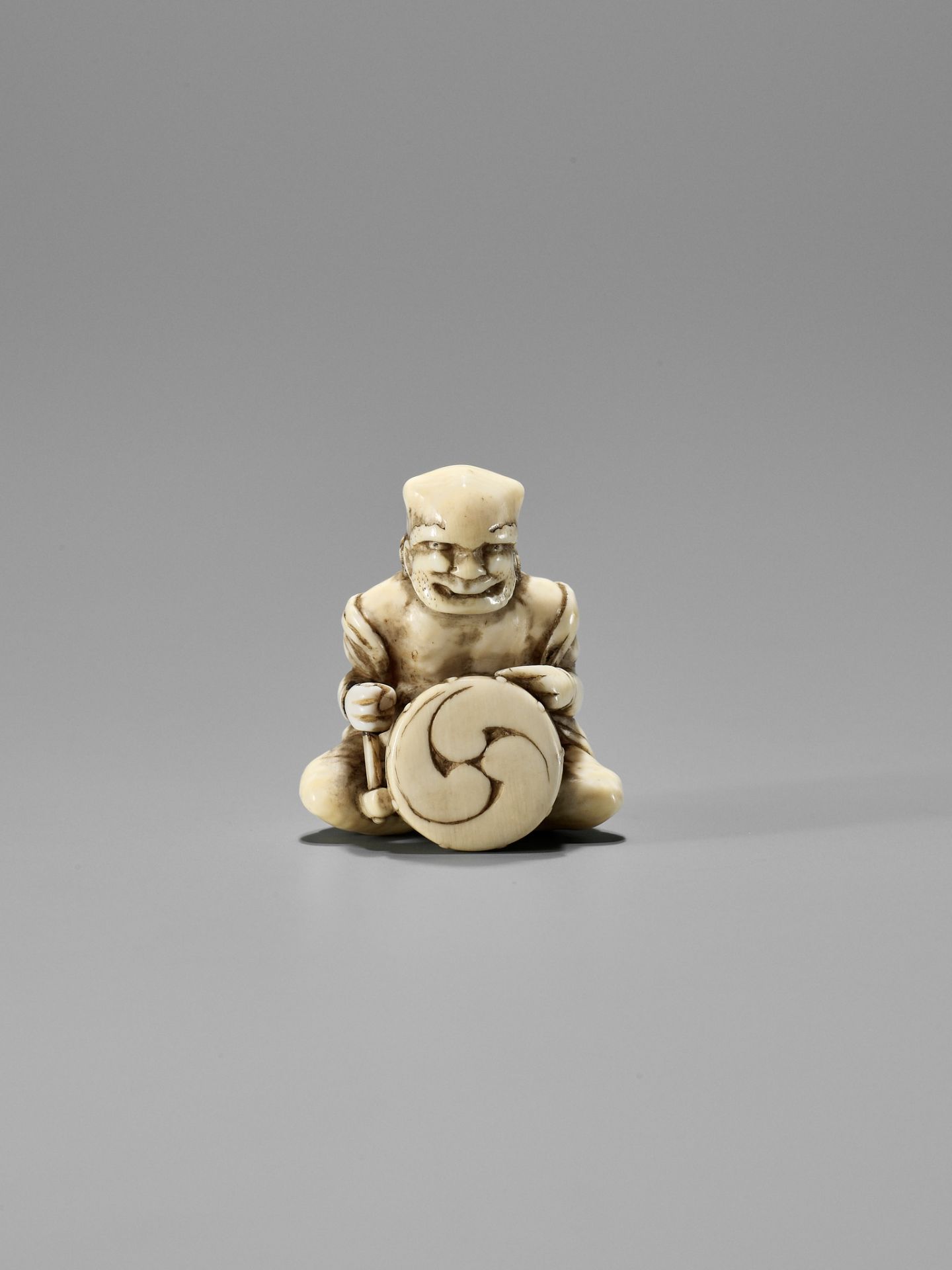 GYOKKOSAI: A FINE IVORY NETSUKE OF RAIJIN - Image 2 of 11