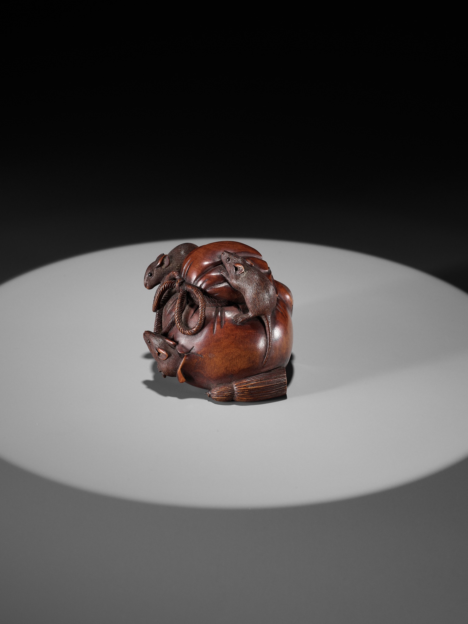 IKKO: A WOOD OKIMONO NETSUKE OF FIVE RATS AROUND DAIKOKU'S TREASURE BAG - Image 10 of 15