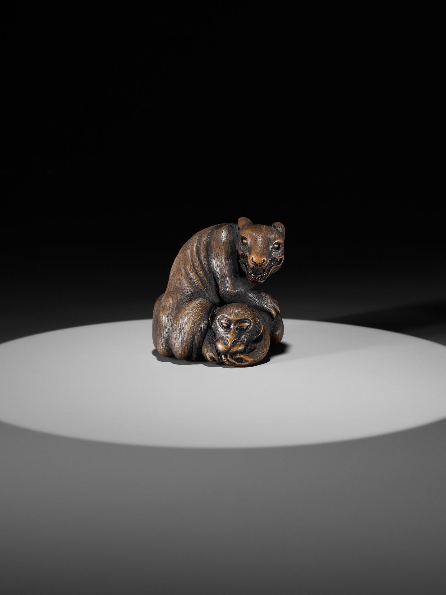 A LARGE AND FINE YAMADA SCHOOL WOOD OKIMONO NETSUKE OF A WOLF AND MONKEY - Image 12 of 14