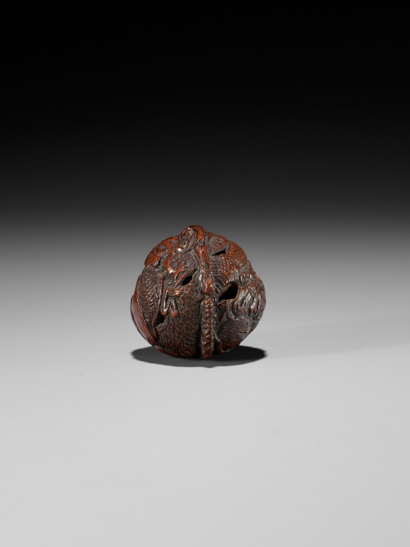 A KURUMI (WALNUT) NETSUKE OF RAKAN HANDAKA SONJA - Image 8 of 13