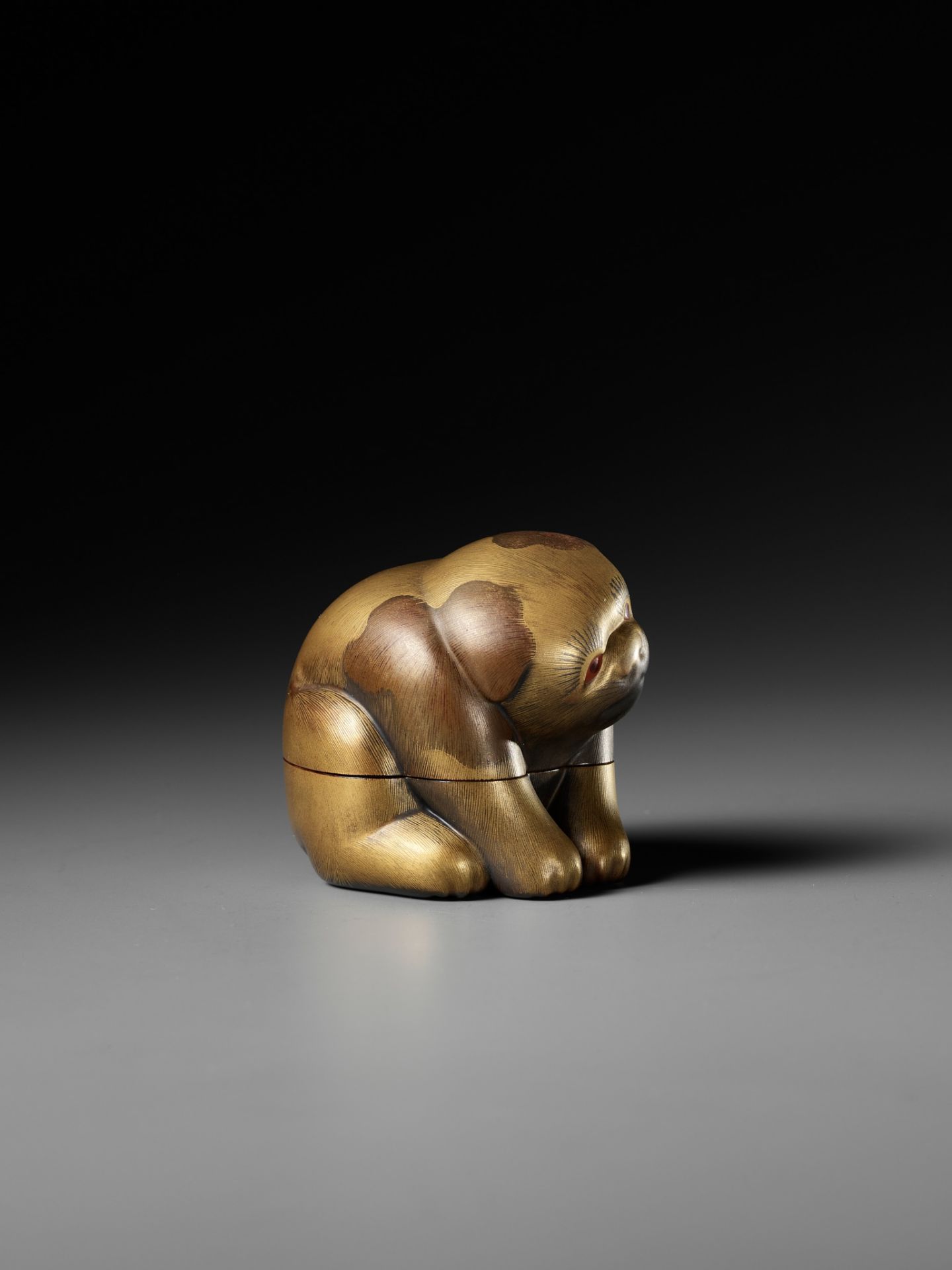 A LACQUER KOGO (INCENSE BOX) AND COVER IN THE FORM OF A PUPPY - Image 7 of 10