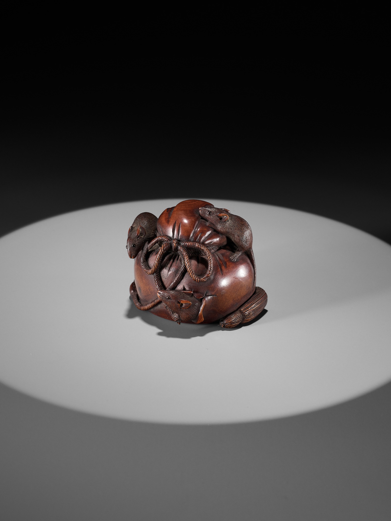 IKKO: A WOOD OKIMONO NETSUKE OF FIVE RATS AROUND DAIKOKU'S TREASURE BAG - Image 2 of 15