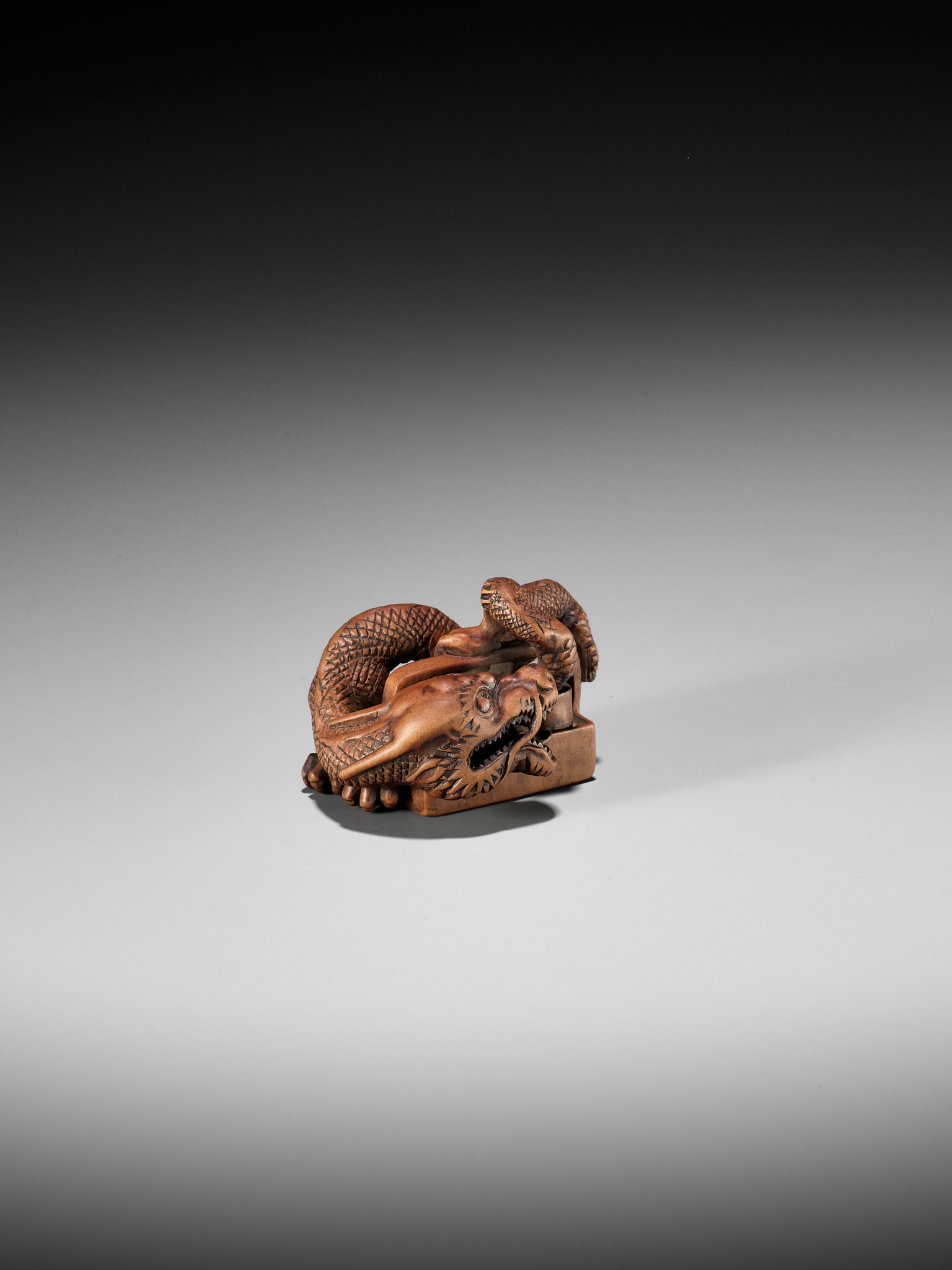 A WOOD NETSUKE OF A DRAGON EMERGING FROM AN ASH POT (HAIFUKI KARA RYU) - Image 4 of 12