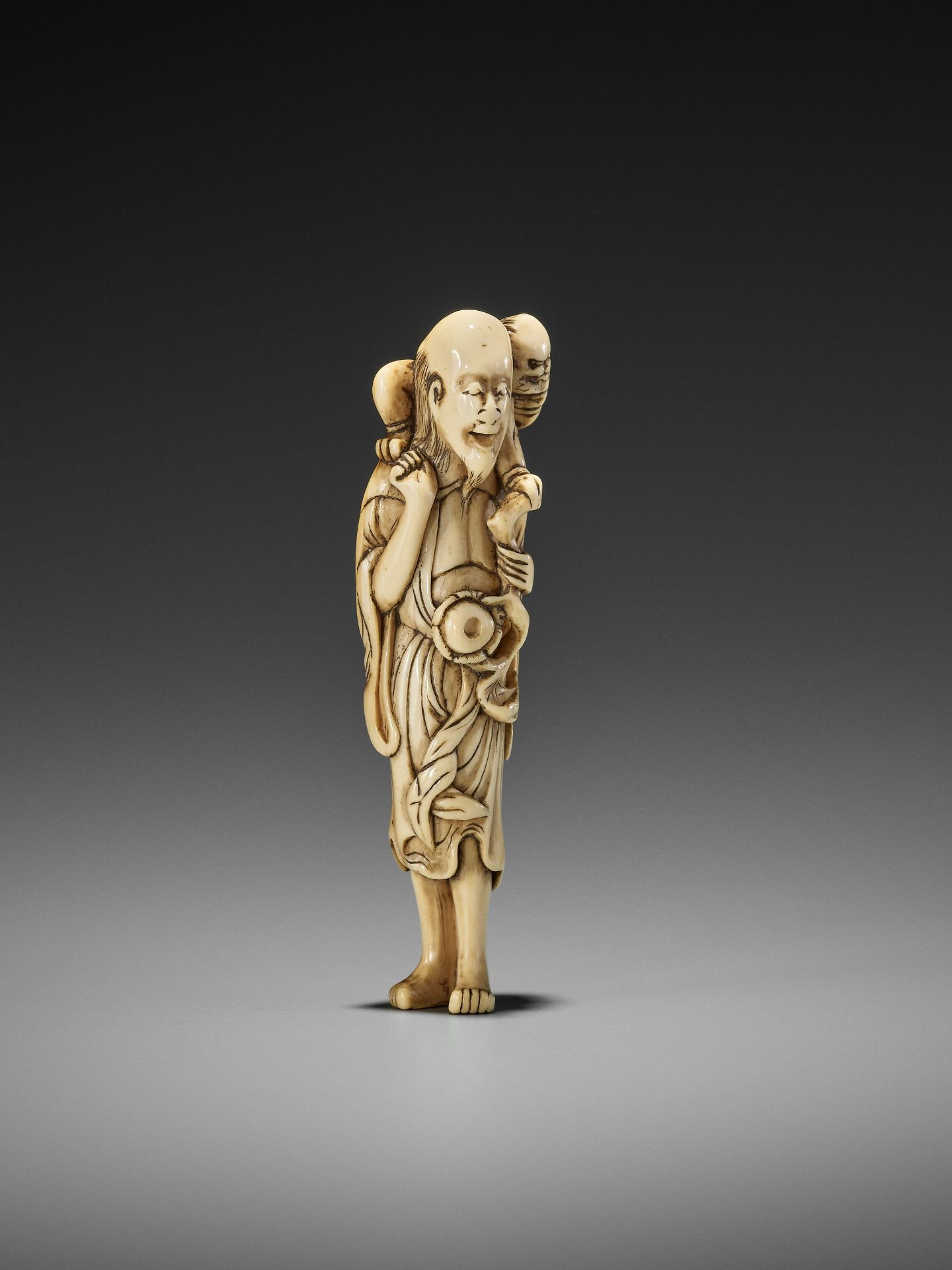 A RARE IVORY NETSUKE OF A SENNIN WITH ONI - Image 7 of 9