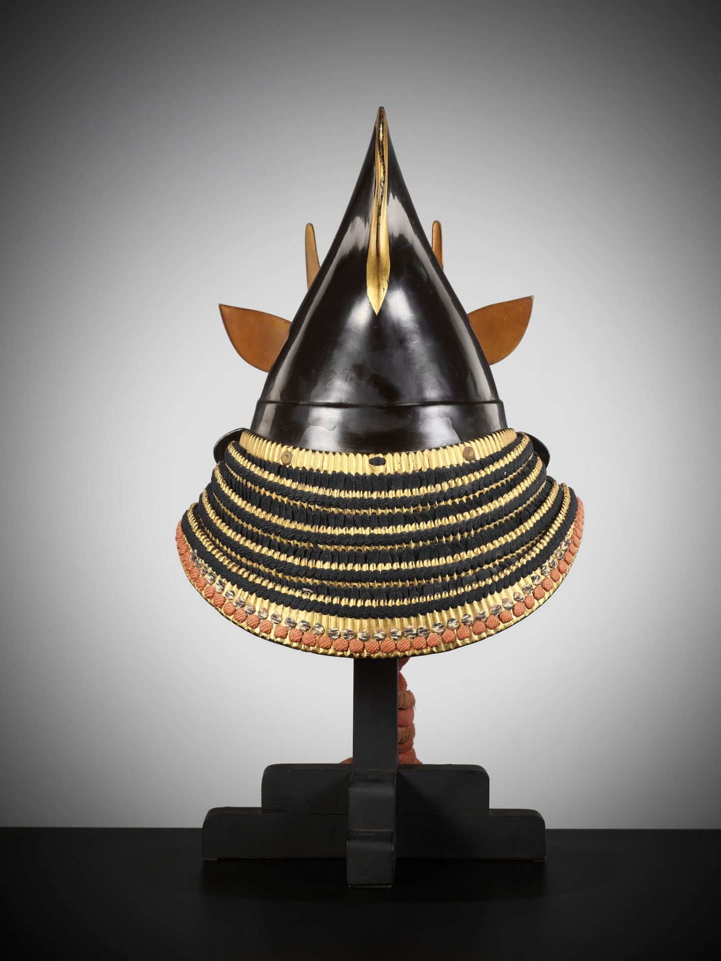 A BLACK AND GOLD-LACQUERED KAWARI KABUTO WITH ONI MAEDATE - Image 6 of 8