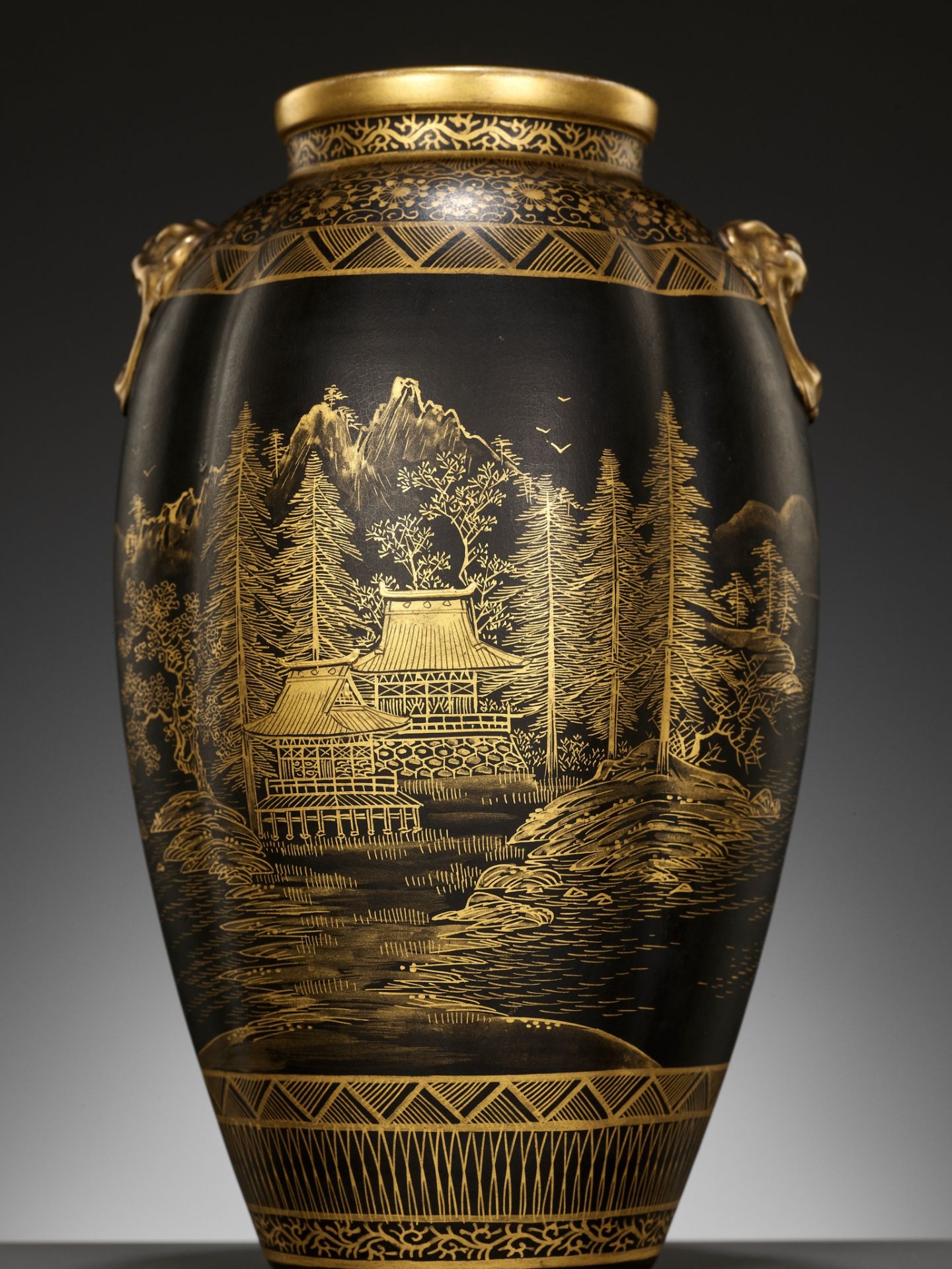 A PAIR OF GILT SATSUMA EARTHENWARE VASES WITH KOMAI STYLE MOTIF - Image 7 of 16