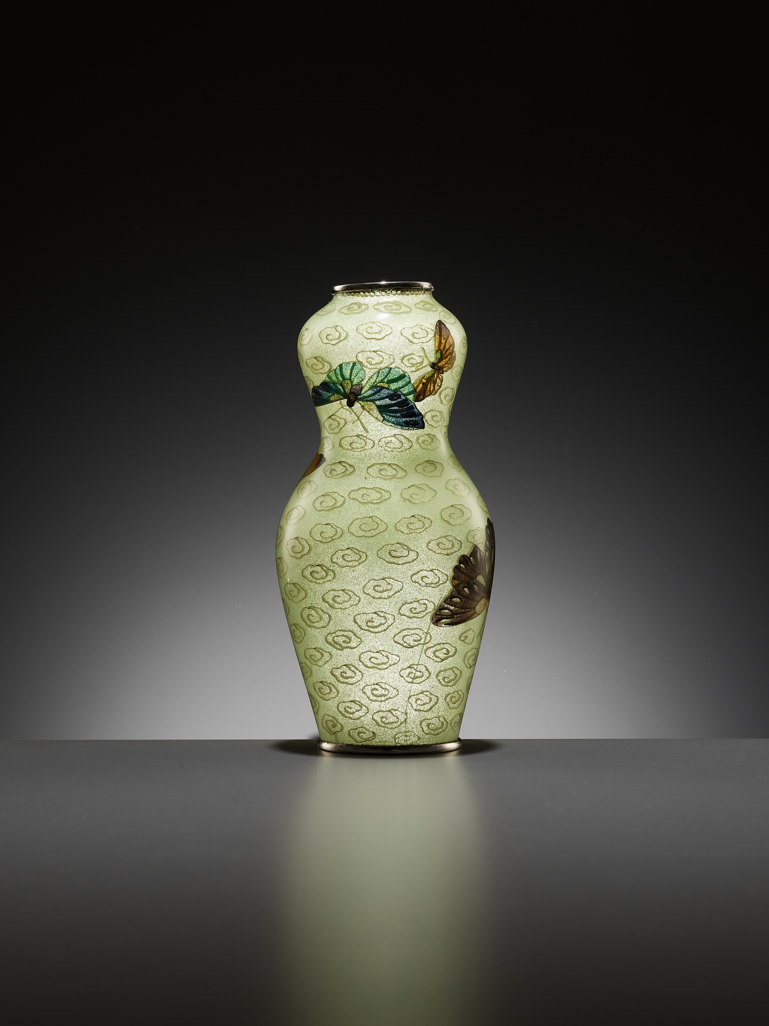 A FINE PLIQUE-Ã€-JOUR VASE WITH BUTTERFLIES - Image 13 of 18