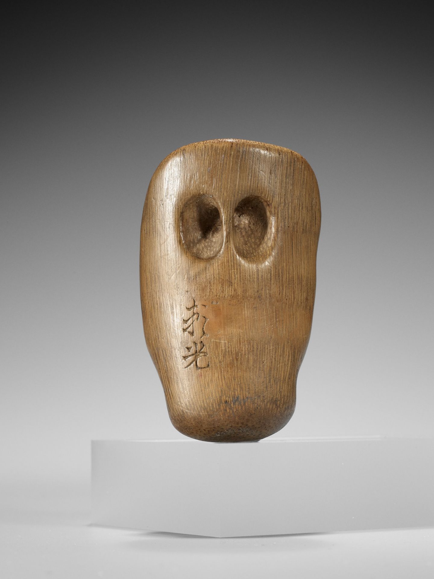 YORIMITSU: A RARE AND UNUSUAL BAMBOO OMAI TYPE MASK NETSUKE - Bild 4 aus 9