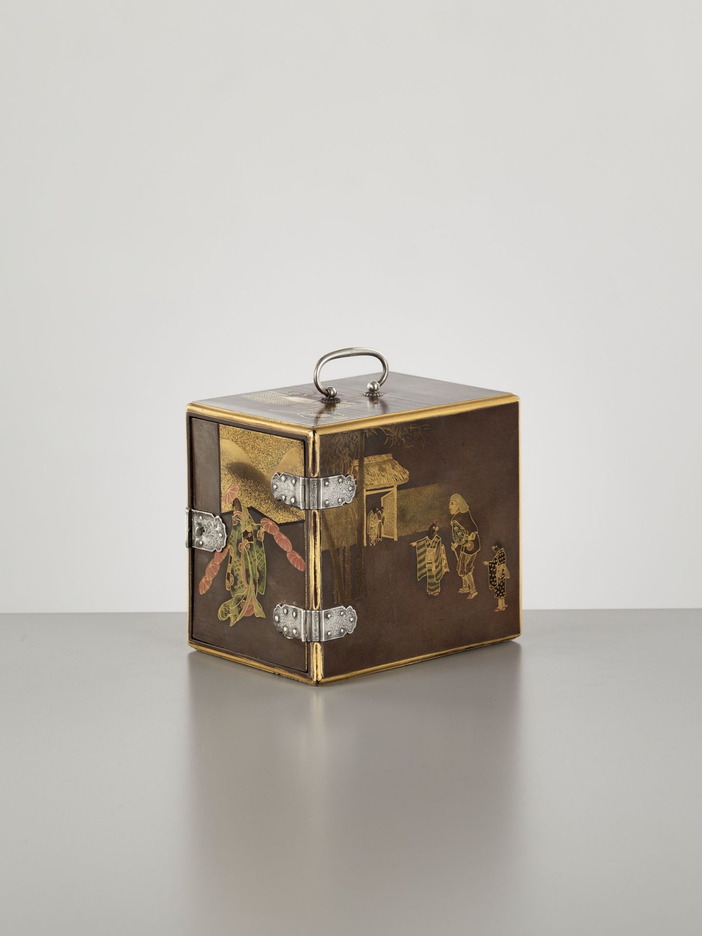 A LACQUER MINIATURE KODANSU (CABINET) WITH SCENES FROM THE TALE OF THE TONGUE-CUT SPARROW - Image 3 of 12