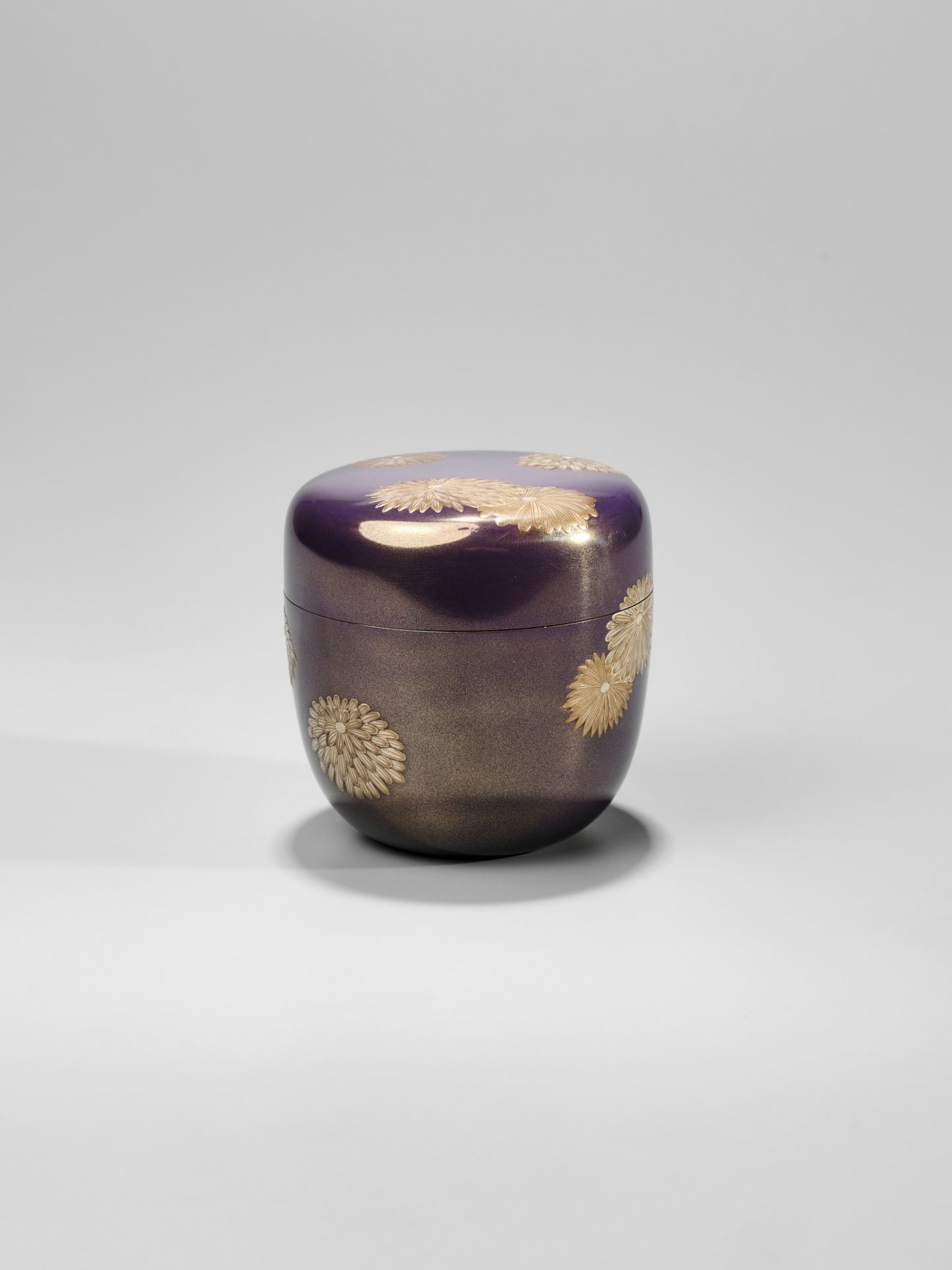 TAKESHI: A LACQUER NATSUME (TEA CADDY) WITH CHRYSANTHEMUM - Image 7 of 9