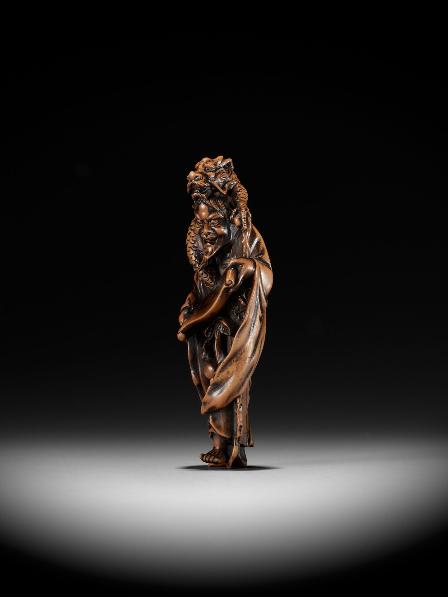 YOSHIKANE: A SUPERB TALL WOOD NETSUKE OF BASHIKO SENNIN - Image 8 of 11