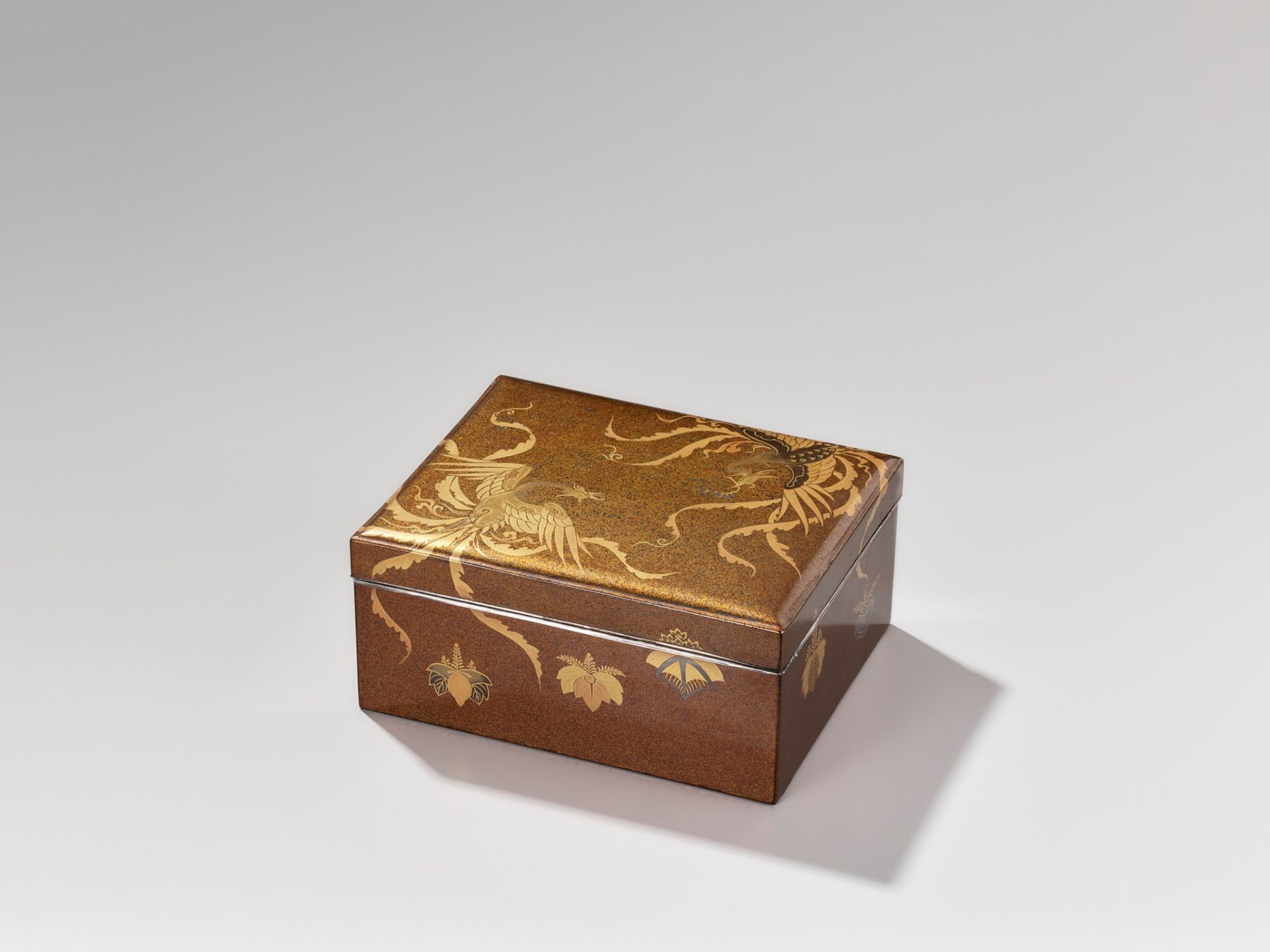 A RARE LACQUER BUNKO (DOCUMENT BOX) WITH INTEGRATED SUZURIBAKO (WRITING BOX) - Image 9 of 11