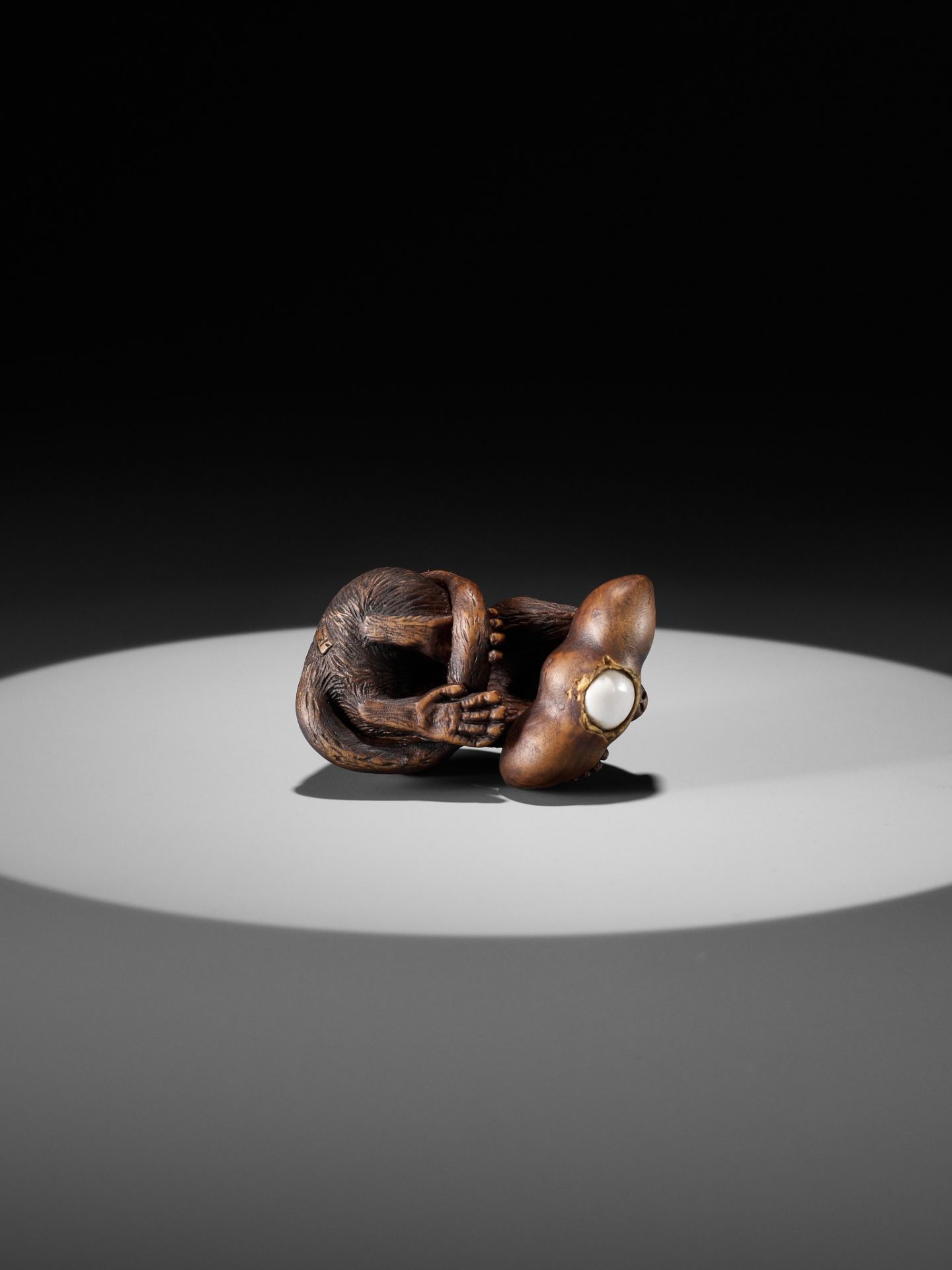 ALEXANDER DERKACHENKO: A WOOD NETSUKE OF A RAT WITH A BEAN-POD - Image 9 of 11