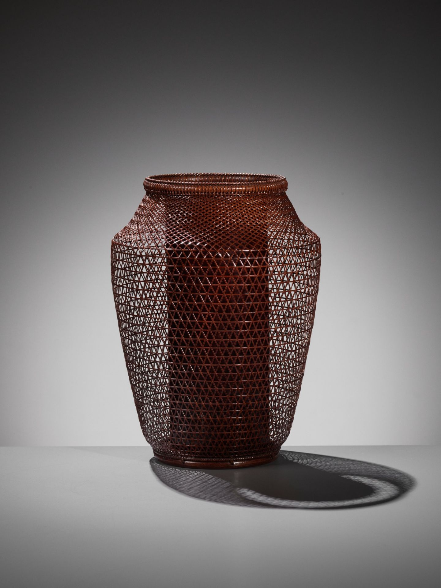 MAEDA CHIKUBOSAI II: A FINE WOVEN BAMBOO AND RATTAN HANAKAGO (FLOWER BASKET) - Image 5 of 11