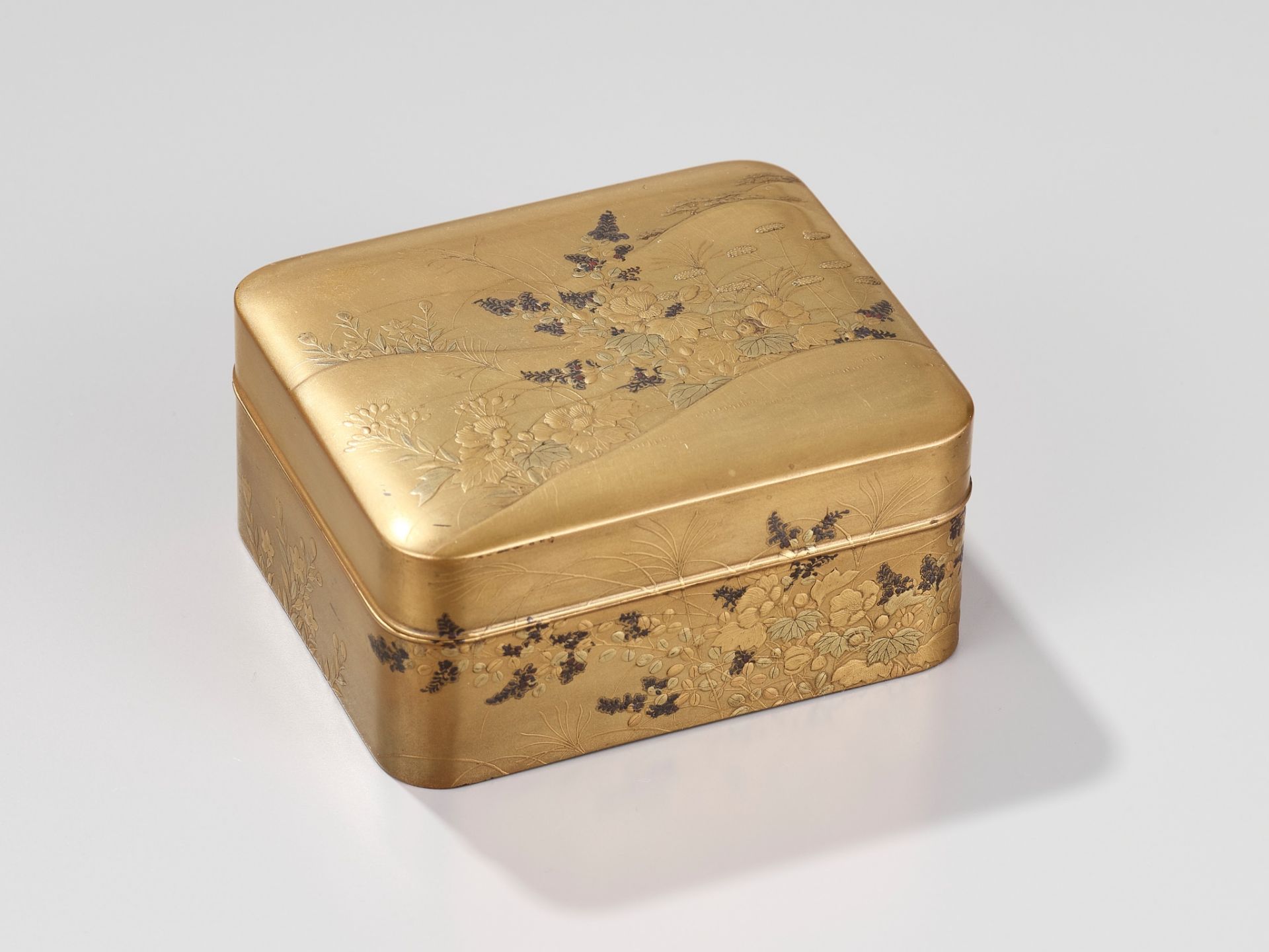 A LACQUER KOBAKO (SMALL BOX) AND COVER WITH AUTUMN FLOWERS
