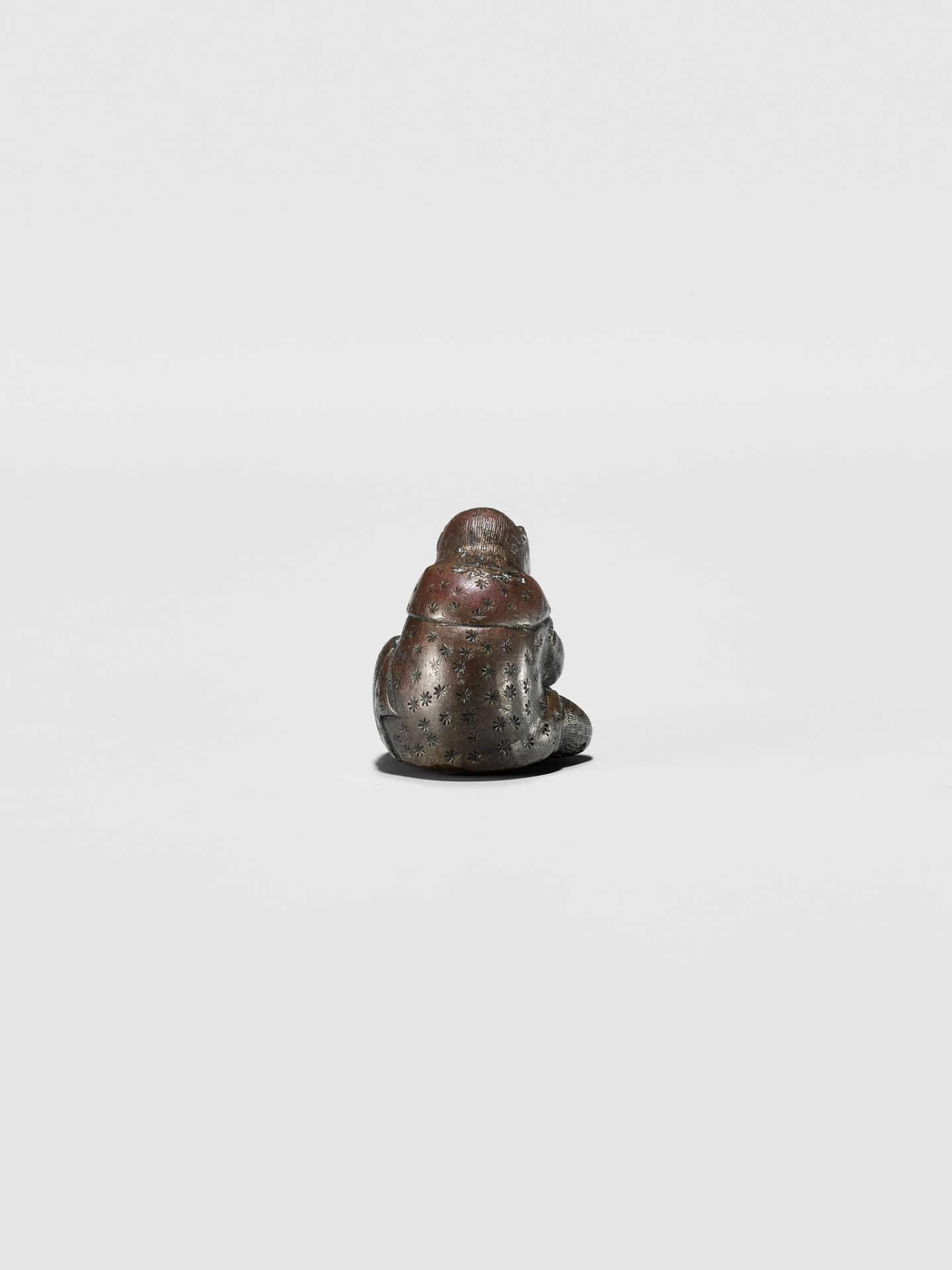 A RARE BRONZE NETSUKE OF A MONKEY WITH GOURD - Image 5 of 9