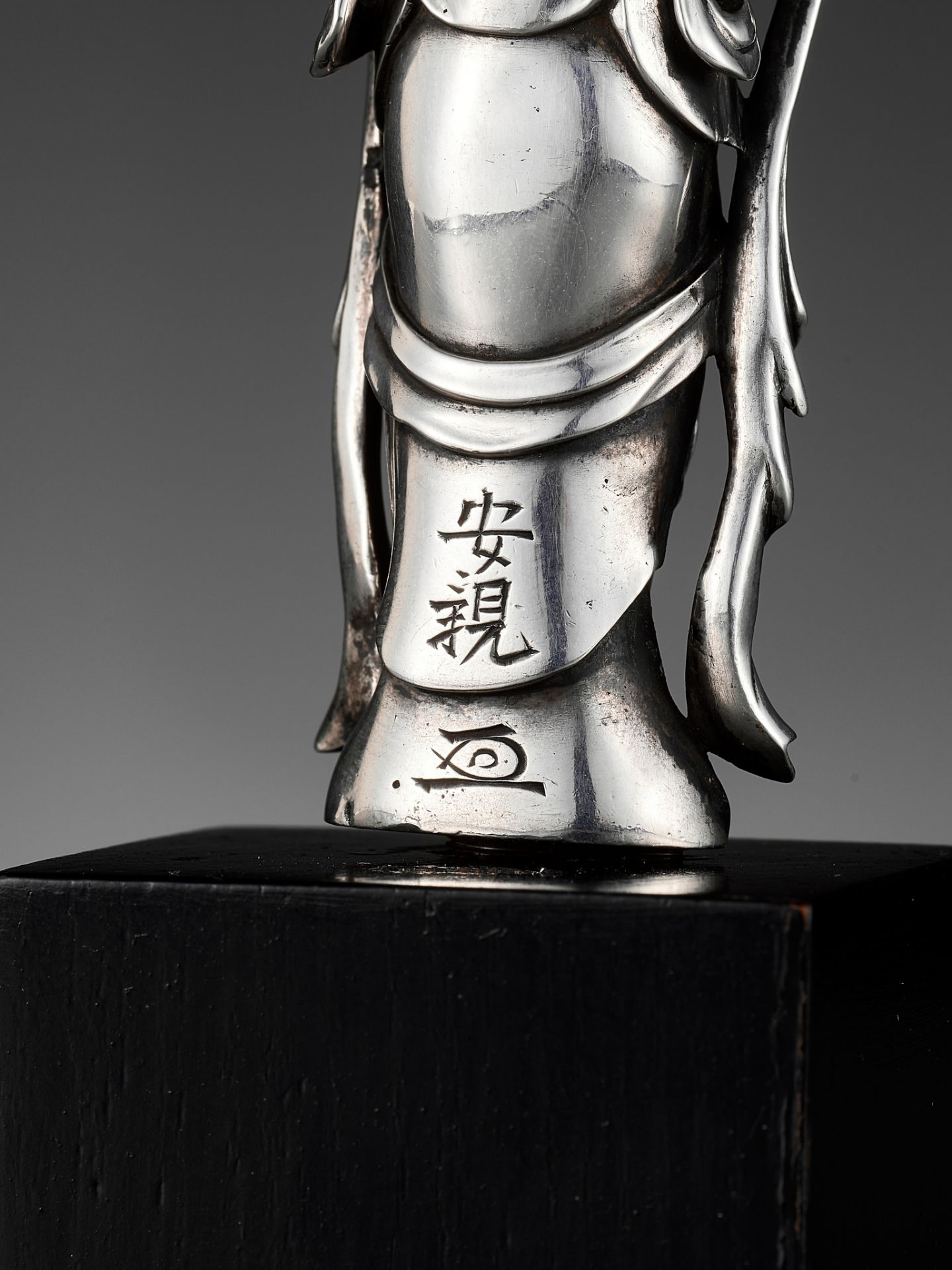 YASUCHIKA: A SUPERB AND VERY RARE SILVER FIGURE OF KANNON BOSATSU, DATED 1738 - Image 14 of 18