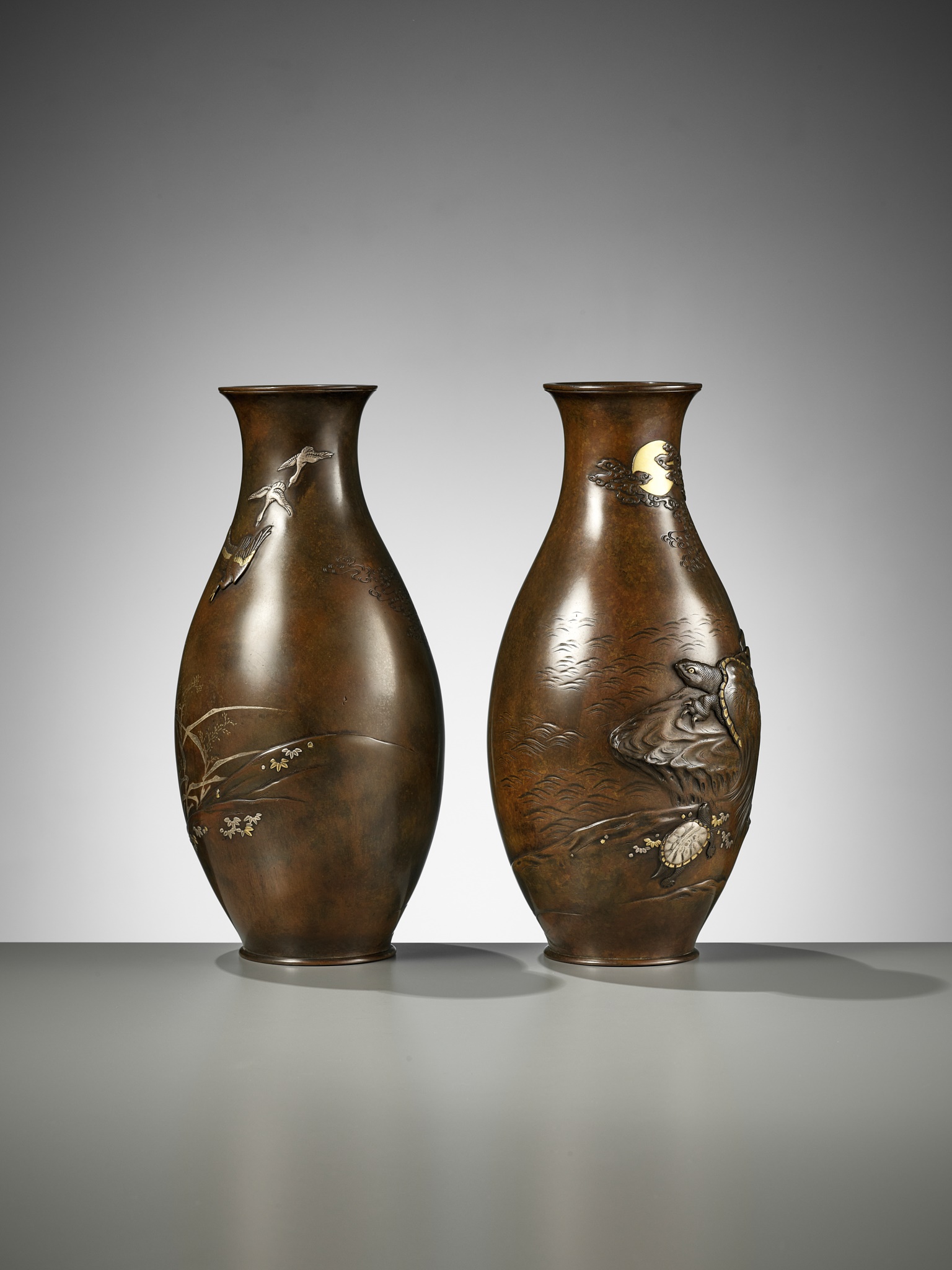 CHOMIN: A SUPERB PAIR OF INLAID BRONZE VASES WITH MINOGAME AND GEESE - Image 8 of 12
