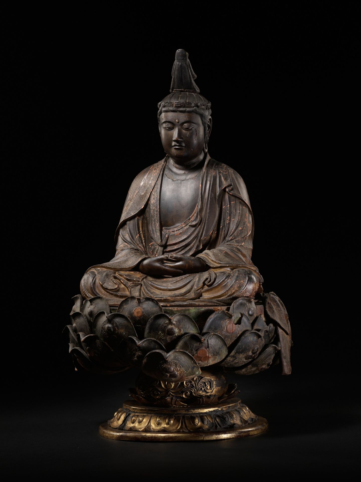 A VERY LARGE AND RARE LACQUERED WOOD FIGURE OF HOKAN SHAKA NYORAI, MUROMACHI PERIOD - Bild 11 aus 17