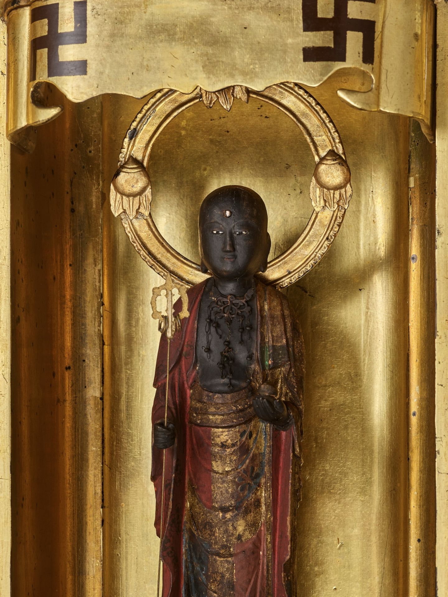 A LARGE PORTABLE SHRINE (ZUSHI) CONTAINING A GILT AND POLYCHROME WOOD FIGURE OF JIZO BOSATSU - Image 8 of 13