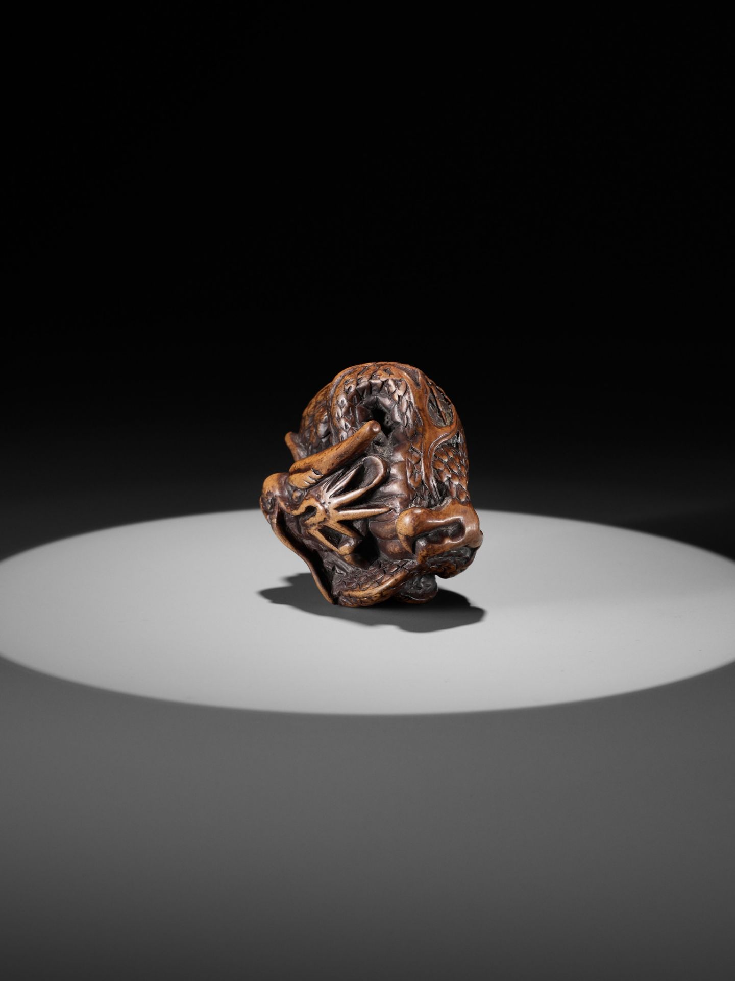 A WOOD NETSUKE OF A COILED DRAGON WITH TAMA - Image 5 of 9