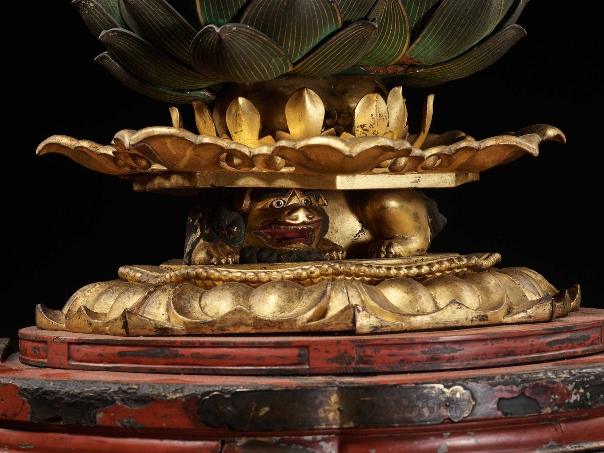 A VERY LARGE GILT AND LACQUERED ANNAMI SCHOOL WOOD FIGURE OF AMIDA NYORAI - Image 3 of 12
