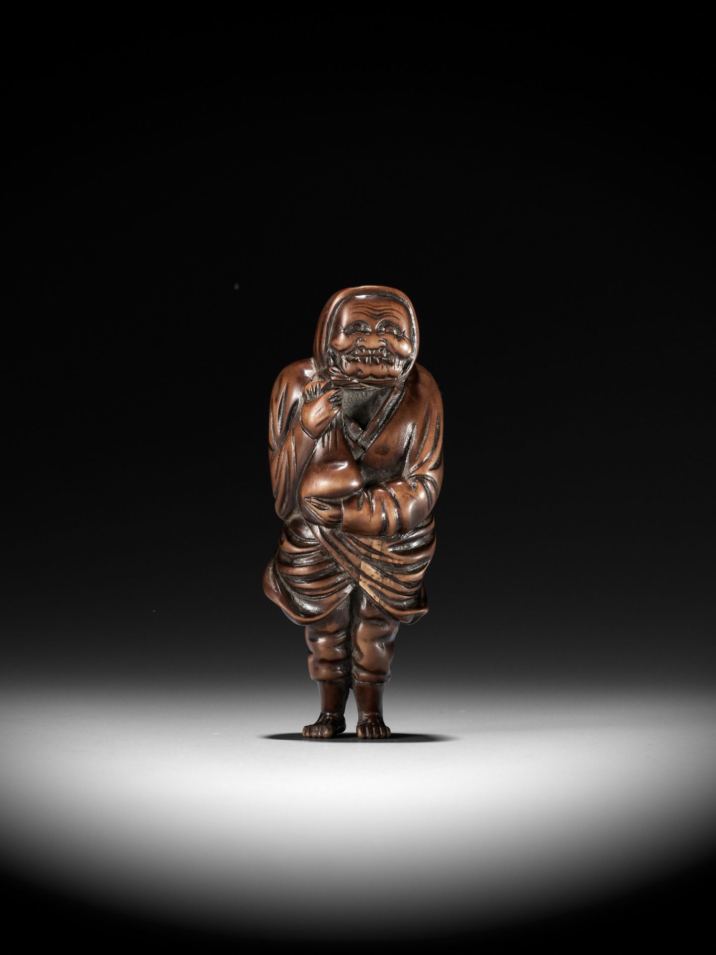 A SUPERB AND LARGE OSAKA SCHOOL WOOD NETSUKE OF A PEASANT - Image 4 of 12