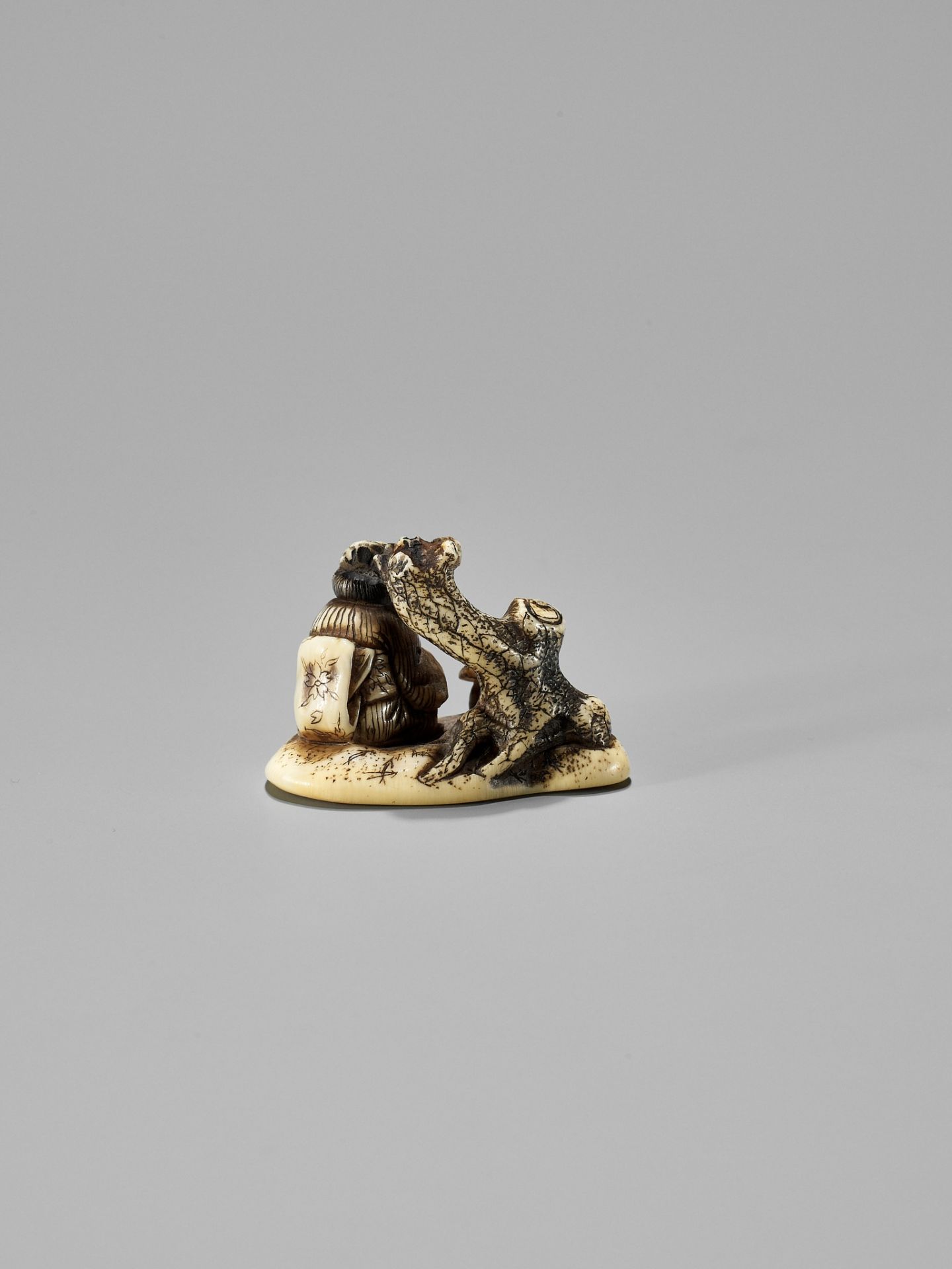 SHIGEMASA: AN AMUSING OSAKA SCHOOL SHUNGA IVORY NETSUKE OF OKAME WITH MUSHROOM - Image 6 of 12