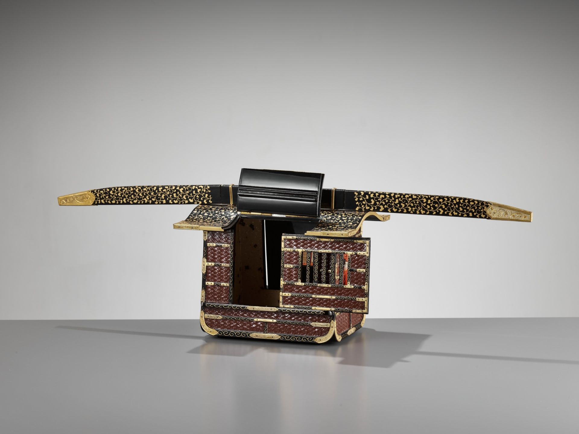 A LACQUER MINIATURE KAGO (PALANQUIN) - Bild 6 aus 14