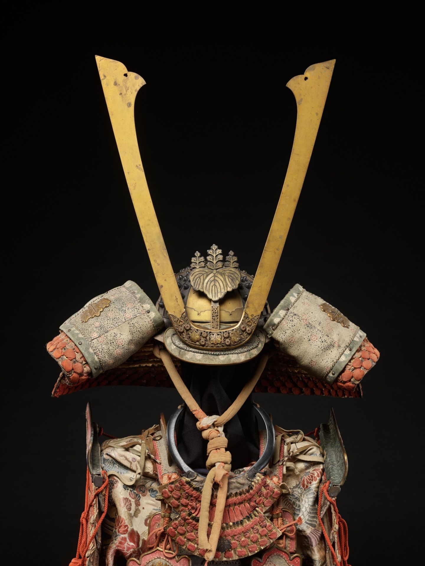 AN O-YOROI WITH TOYOTOMI FAMILY CRESTS - Image 3 of 14