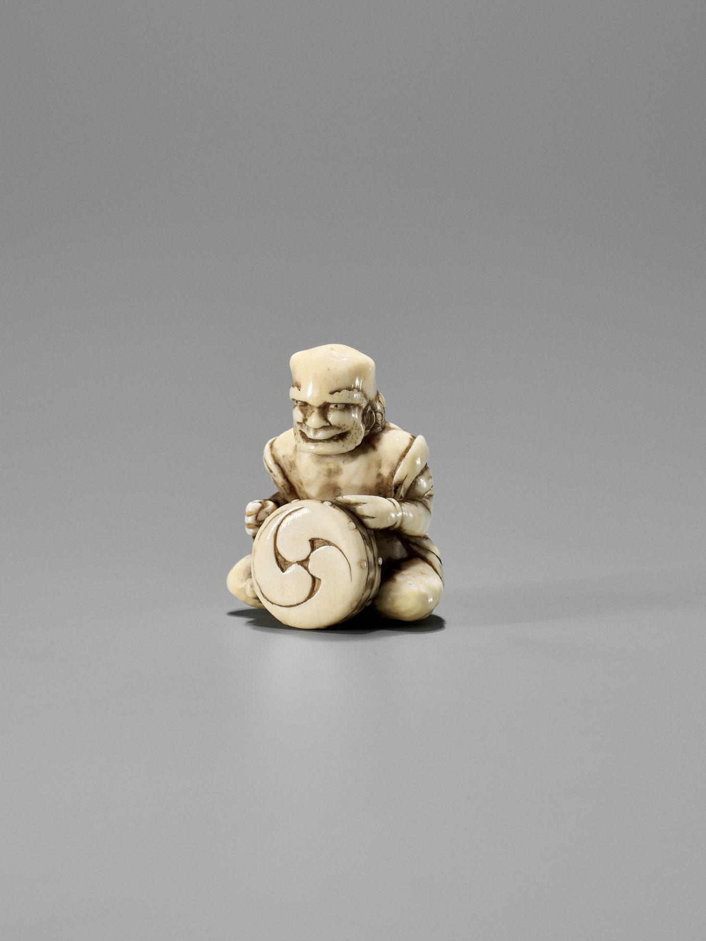 GYOKKOSAI: A FINE IVORY NETSUKE OF RAIJIN - Image 3 of 11