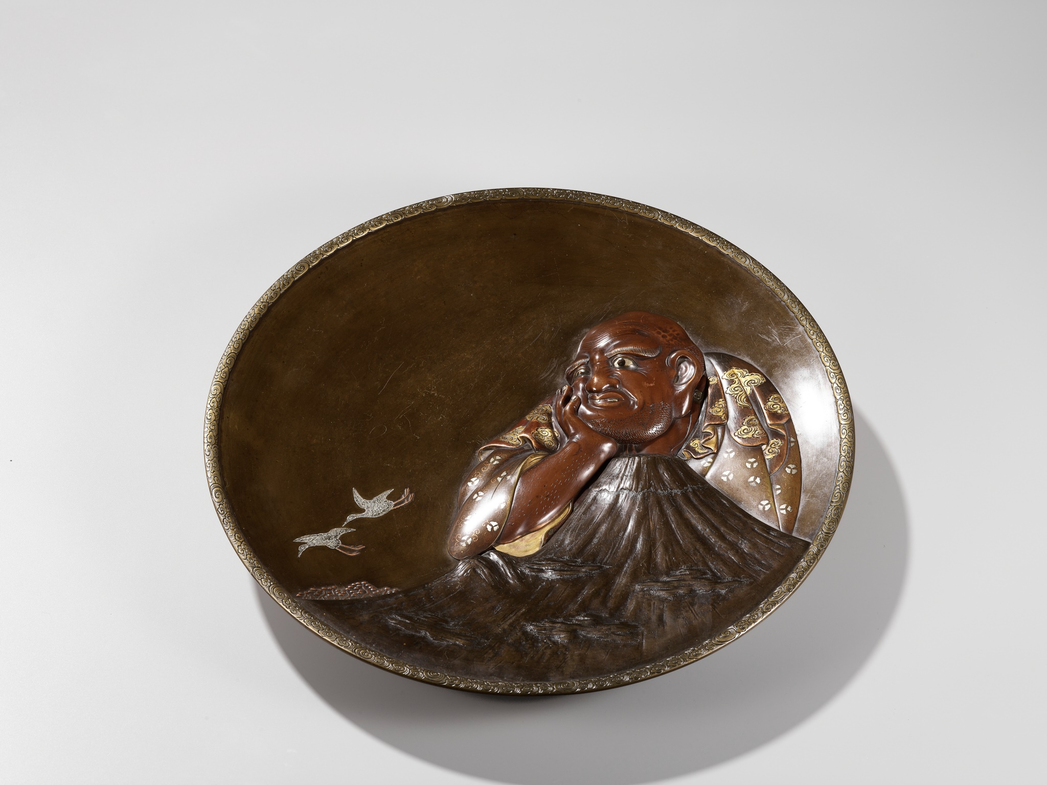 A LARGE AND IMPRESSIVE MIXED METAL DISH DEPICTING WASOBEI AND MOUNT FUJI - Image 6 of 6