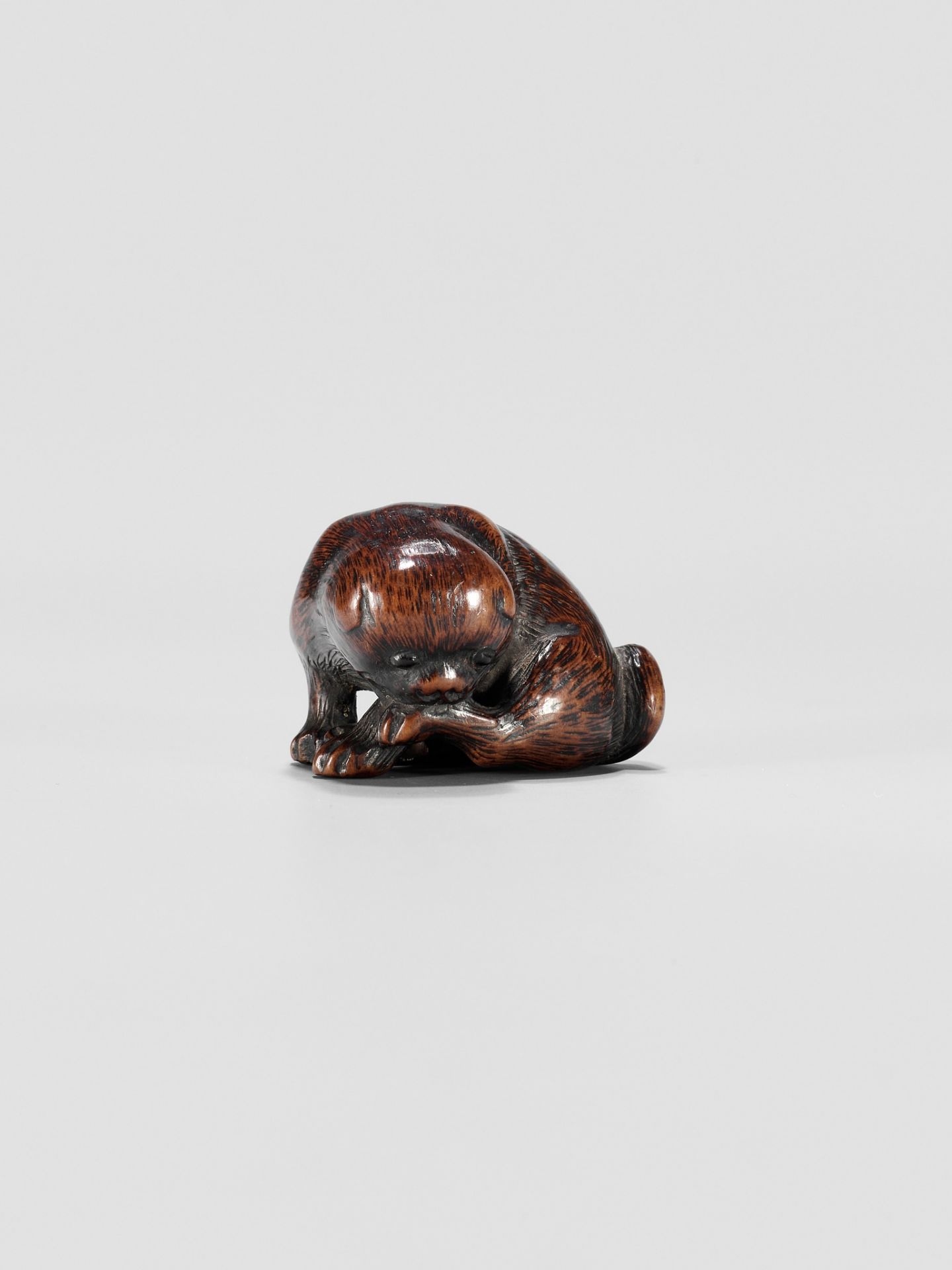 A WOOD NETSUKE OF A PUPPY - Image 2 of 10