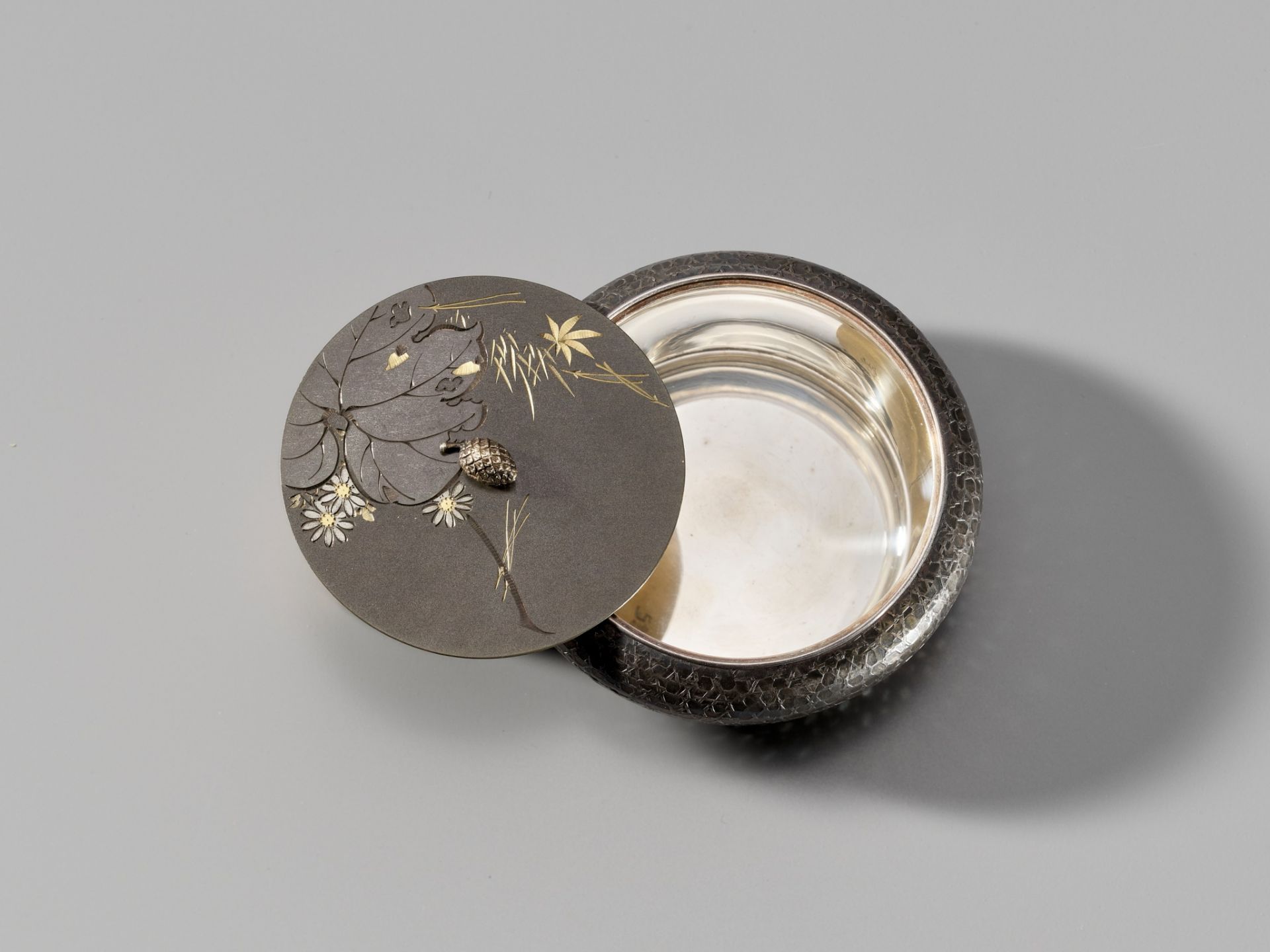 HATTORI: A RARE SILVER AND MIXED METAL KOGO (INCENSE BOX) - Image 2 of 11