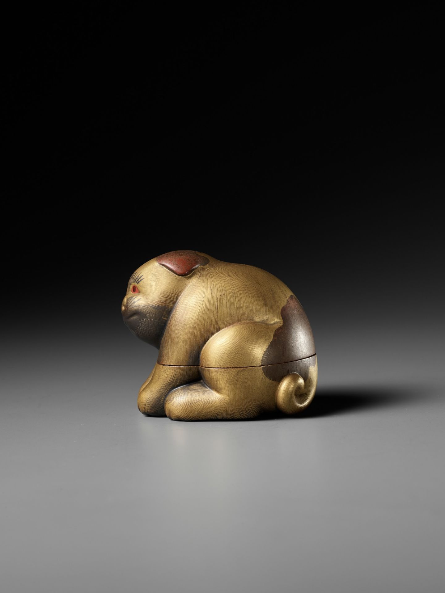 A LACQUER KOGO (INCENSE BOX) AND COVER IN THE FORM OF A PUPPY - Image 4 of 10