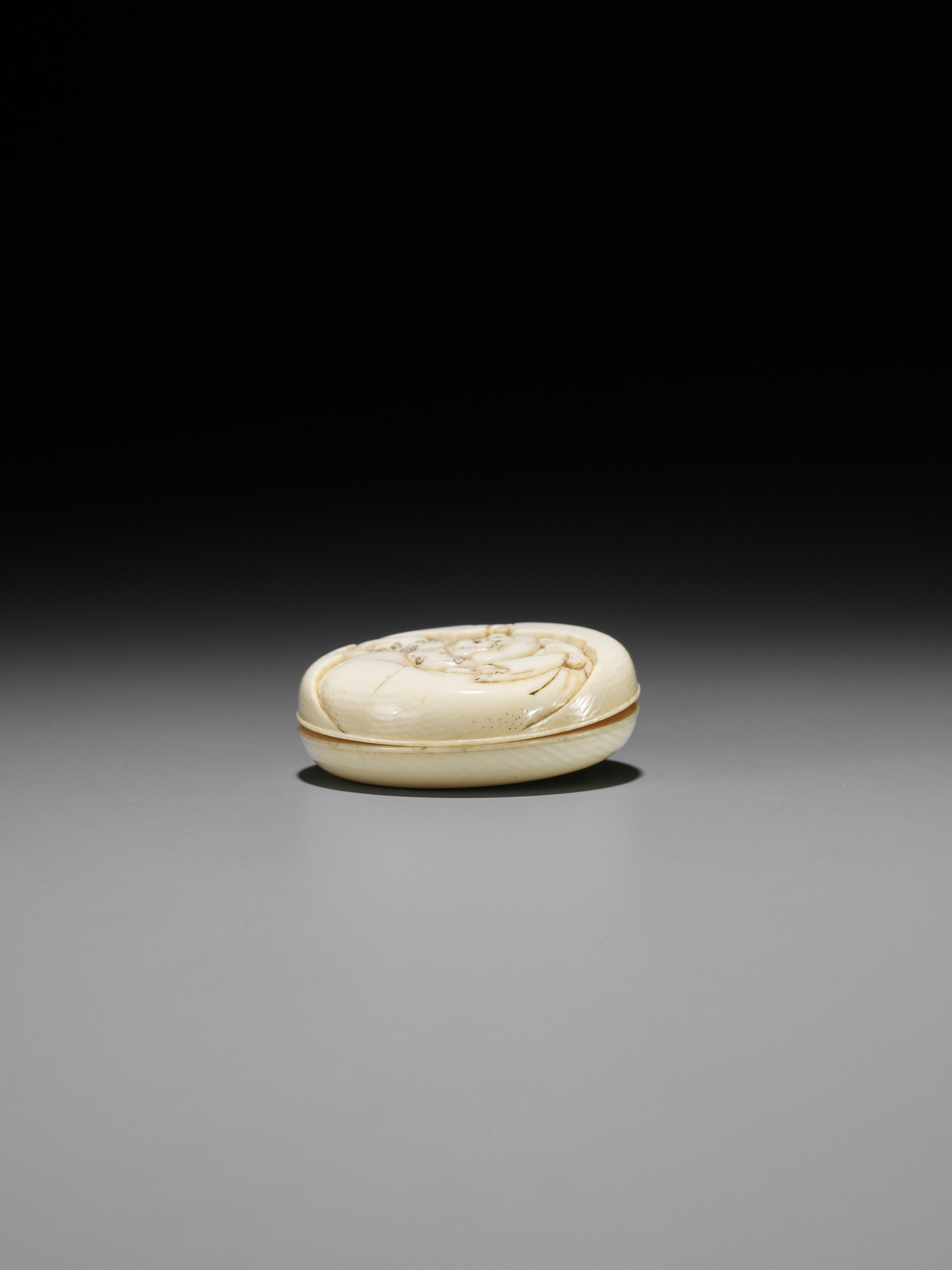 SORIN: AN IVORY MANJU NETSUKE WITH DAIKOKU AND RAT - Image 10 of 11