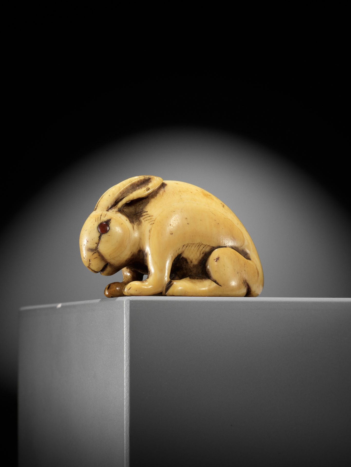 A LARGE KYOTO SCHOOL IVORY NETSUKE OF A RABBIT - Image 8 of 10