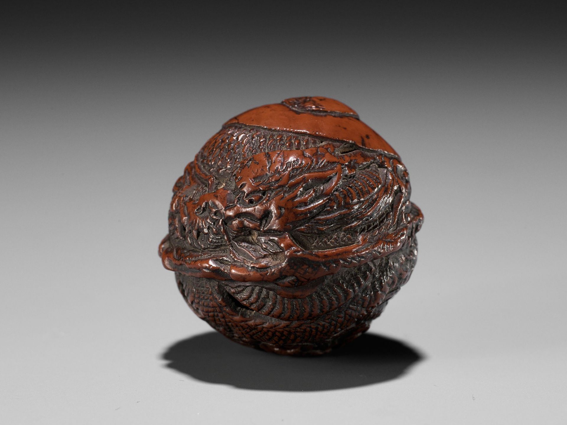 A KURUMI (WALNUT) NETSUKE OF RAKAN HANDAKA SONJA - Image 2 of 13