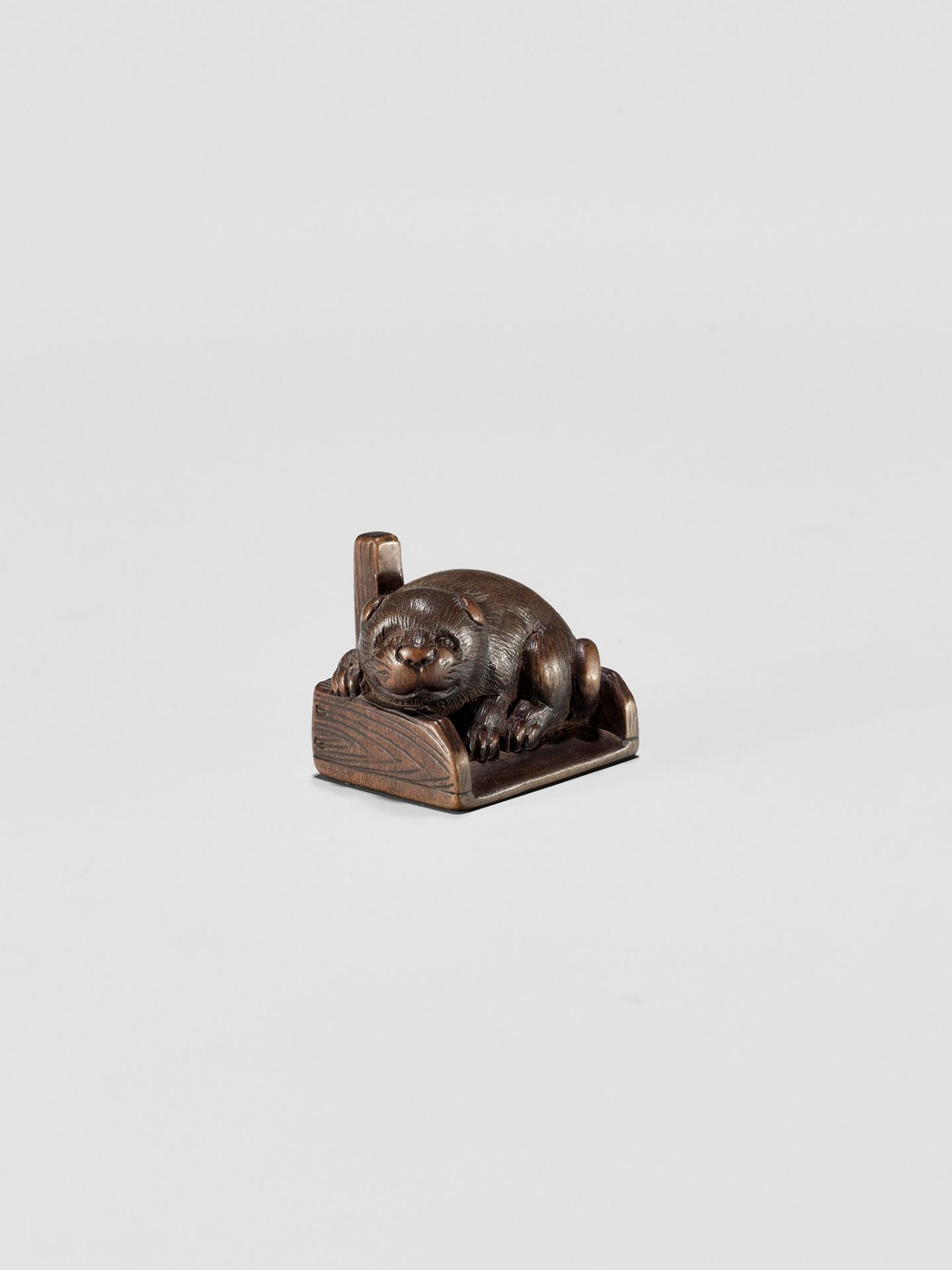 KOKEI: A WOOD NETSUKE OF A PUPPY INSIDE A DUSTPAN - Image 8 of 9