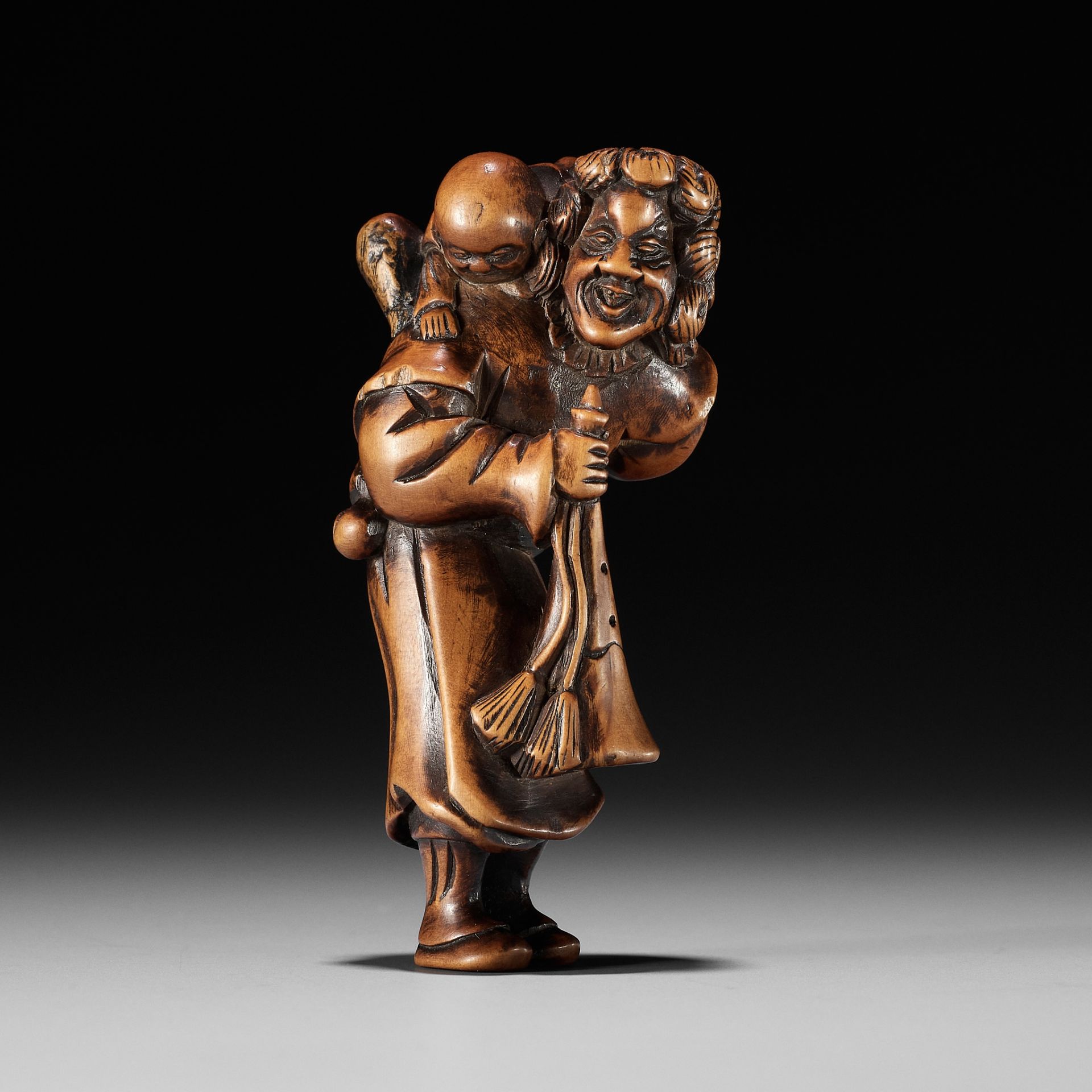 A WOOD NETSUKE OF A DUTCHMAN WITH CHILD