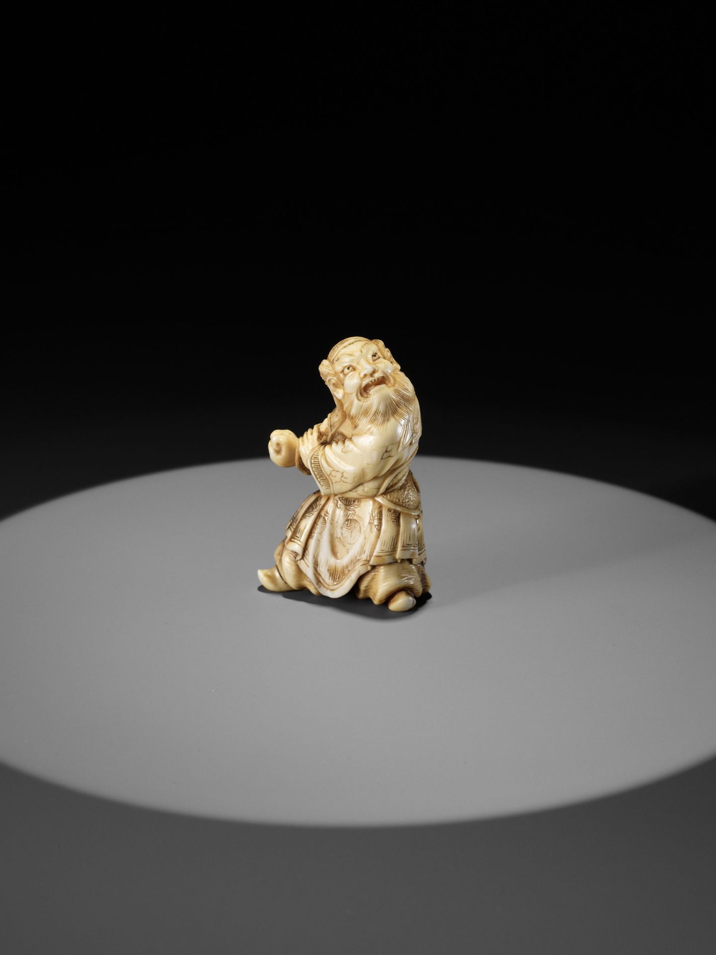 ANRAKU: A FINE IVORY NETSUKE OF SHOKI - Image 3 of 11