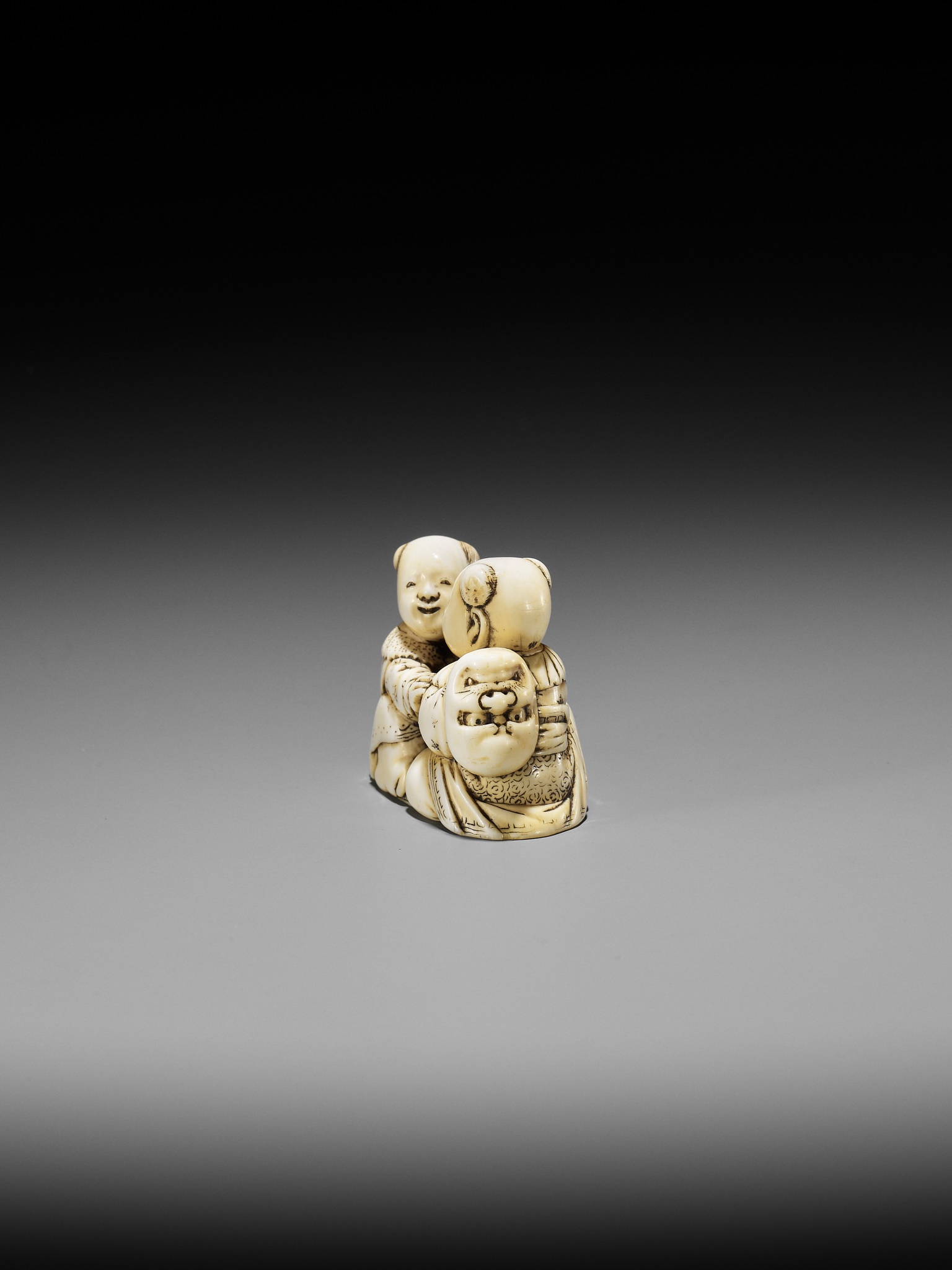 TADACHIKA: AN IVORY NETSUKE OF TWO PLAYING KARAKO - Image 4 of 10