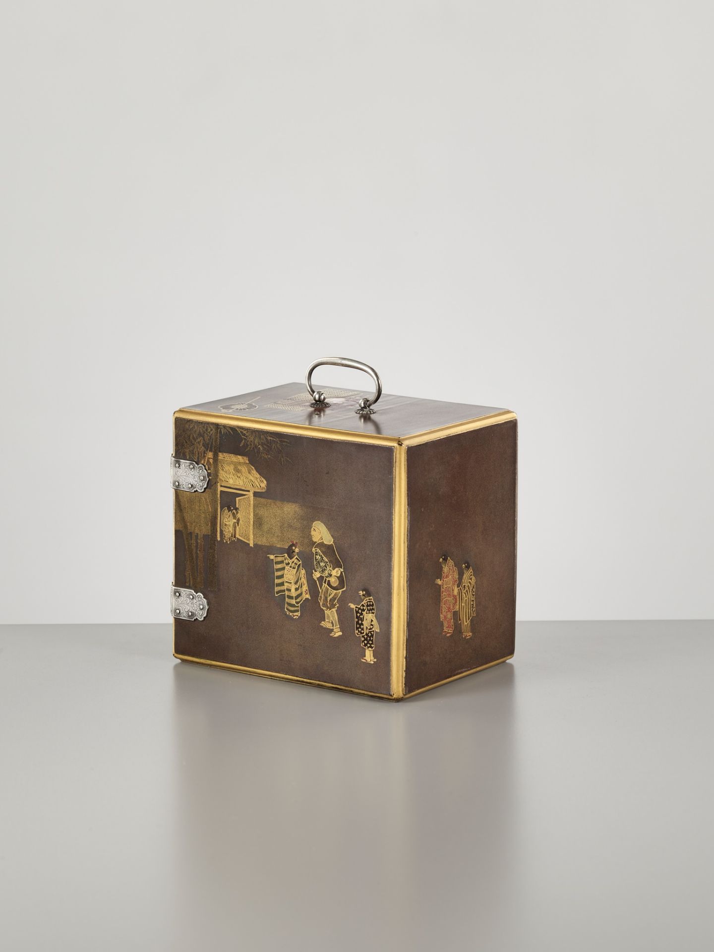 A LACQUER MINIATURE KODANSU (CABINET) WITH SCENES FROM THE TALE OF THE TONGUE-CUT SPARROW - Image 4 of 12