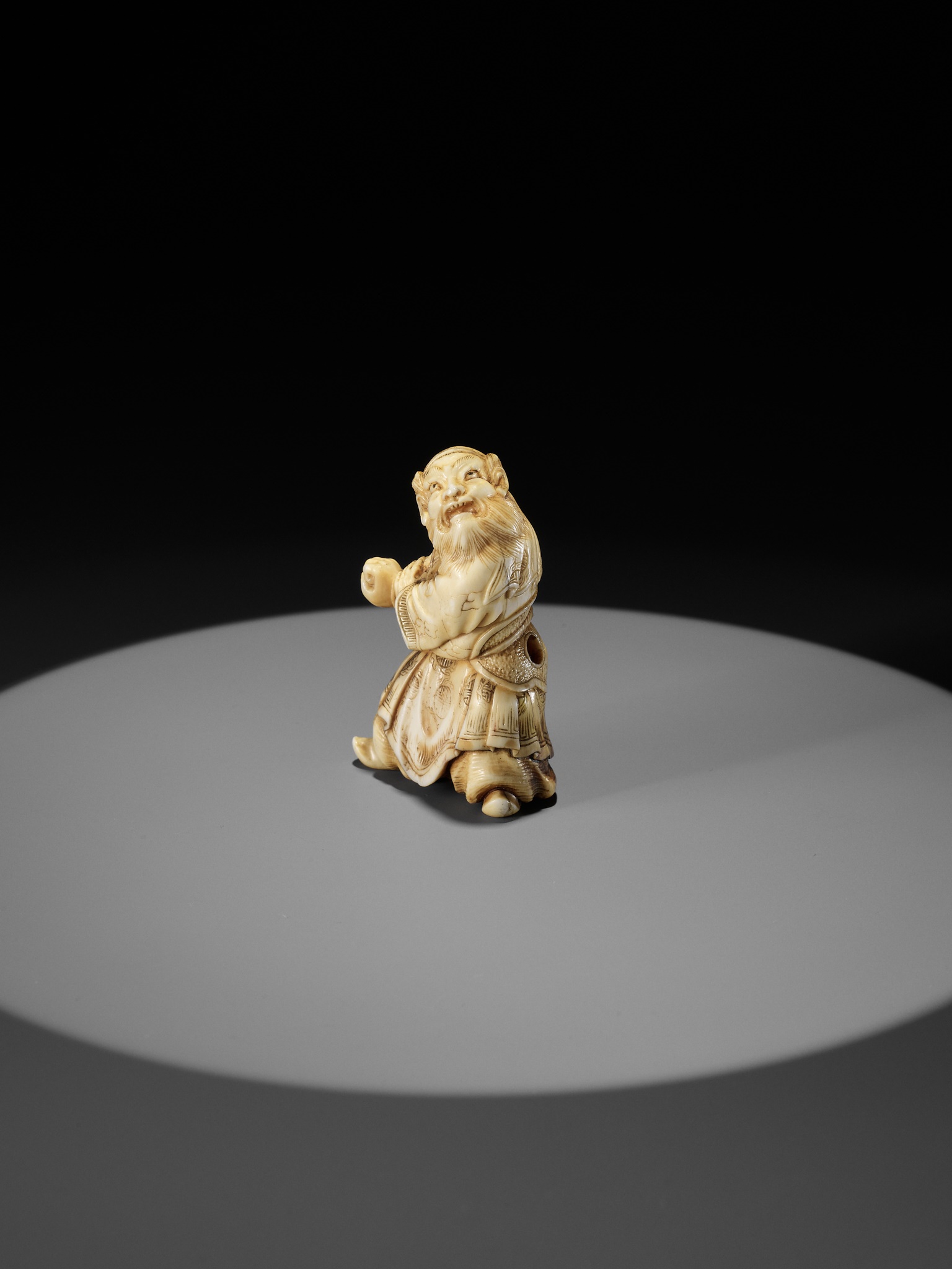 ANRAKU: A FINE IVORY NETSUKE OF SHOKI - Image 5 of 11