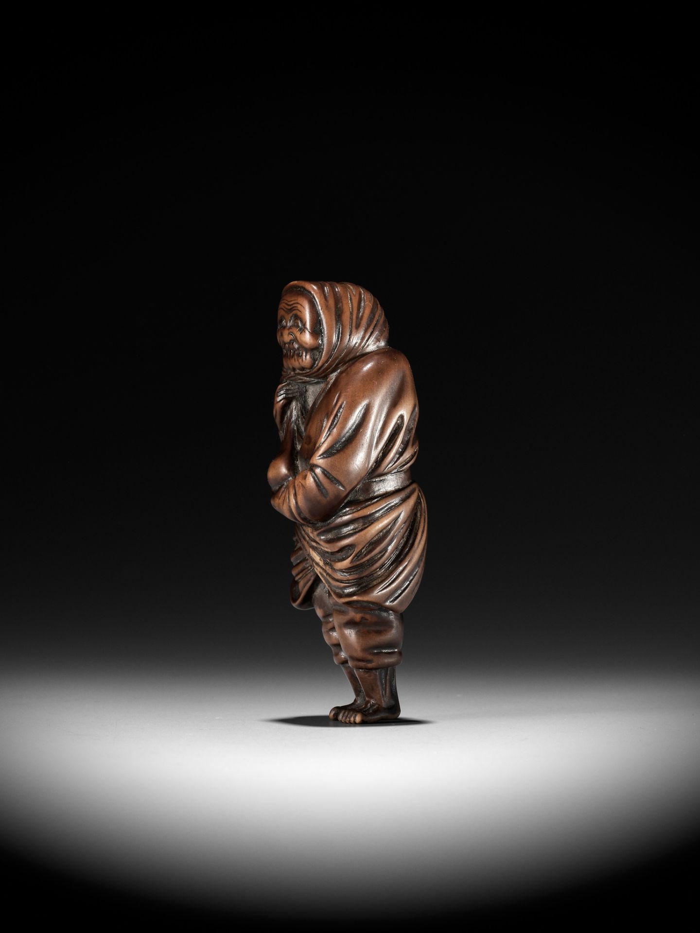 A SUPERB AND LARGE OSAKA SCHOOL WOOD NETSUKE OF A PEASANT - Image 8 of 12