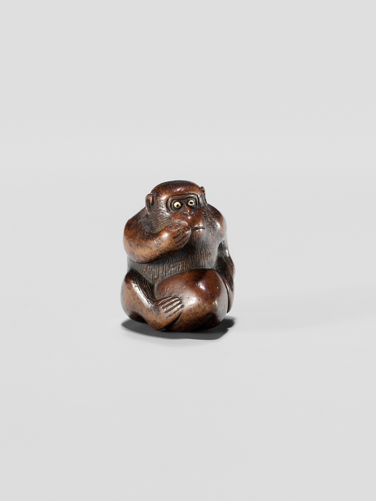 A WOOD NETSUKE OF A MONKEY EATING A PEACH, ATTRIBUTED TO MIWA - Image 2 of 12