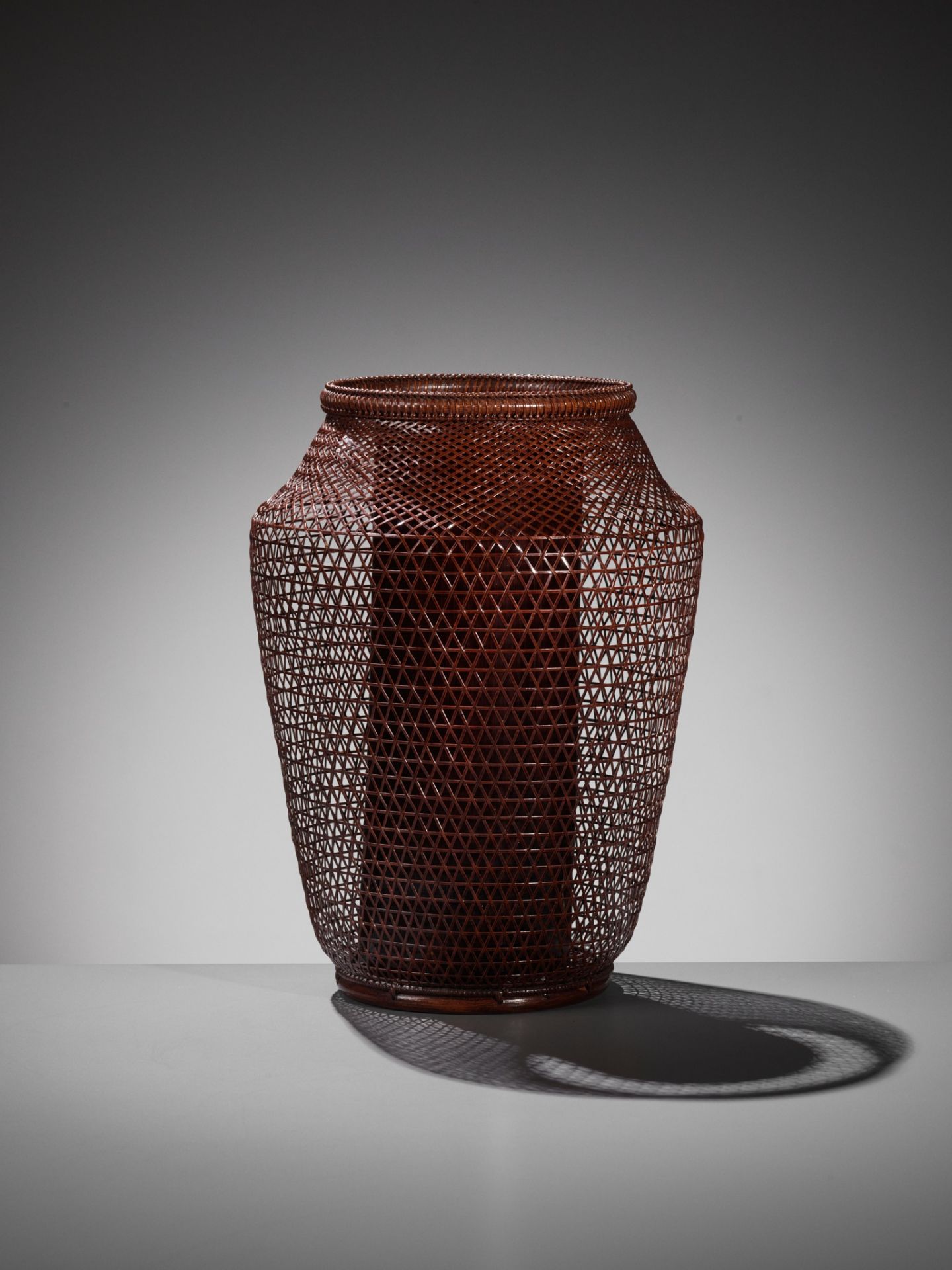 MAEDA CHIKUBOSAI II: A FINE WOVEN BAMBOO AND RATTAN HANAKAGO (FLOWER BASKET) - Image 3 of 11