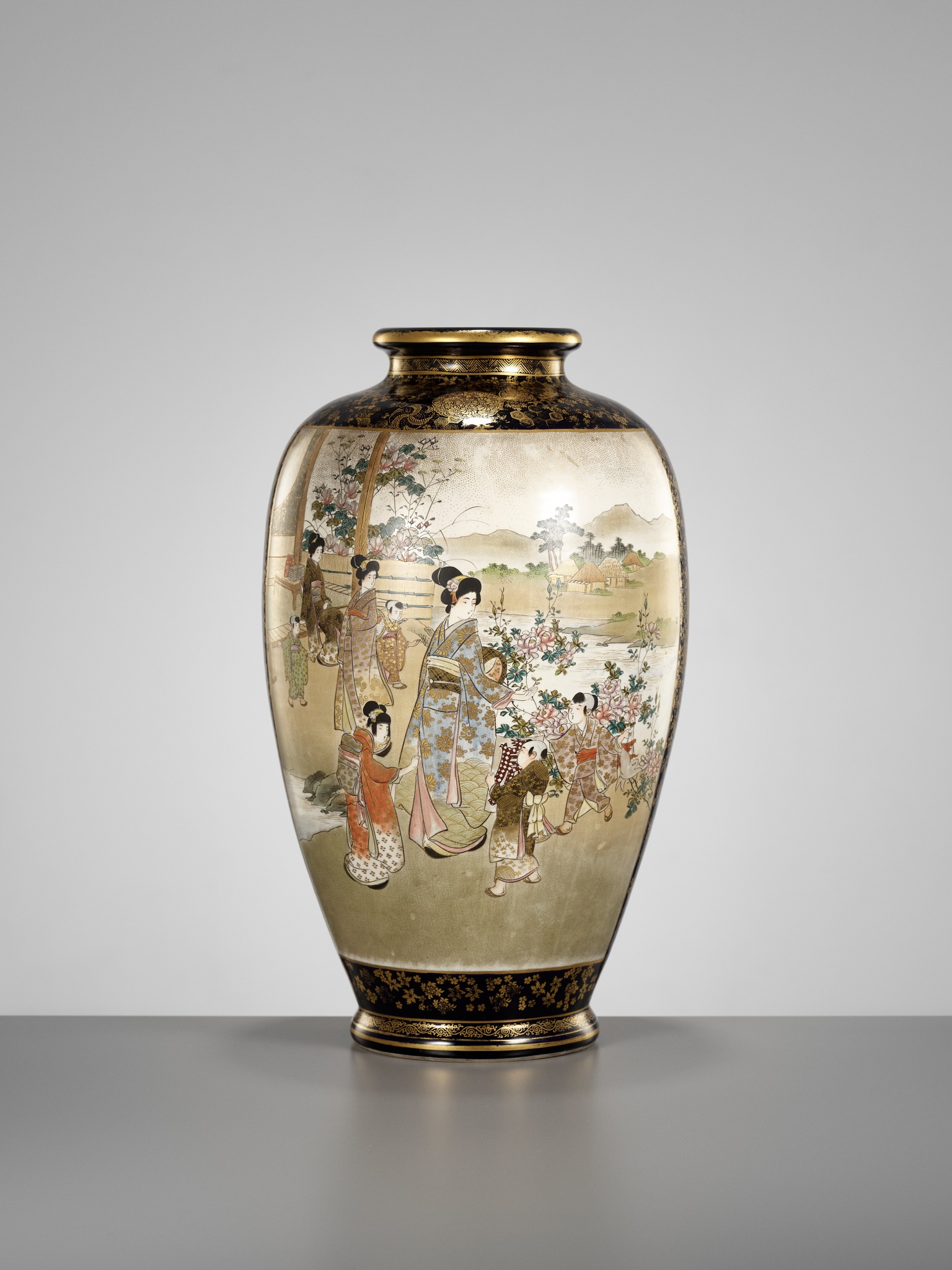 BANKOZAN: A FINE AND LARGE SATSUMA CERAMIC VASE - Image 3 of 9